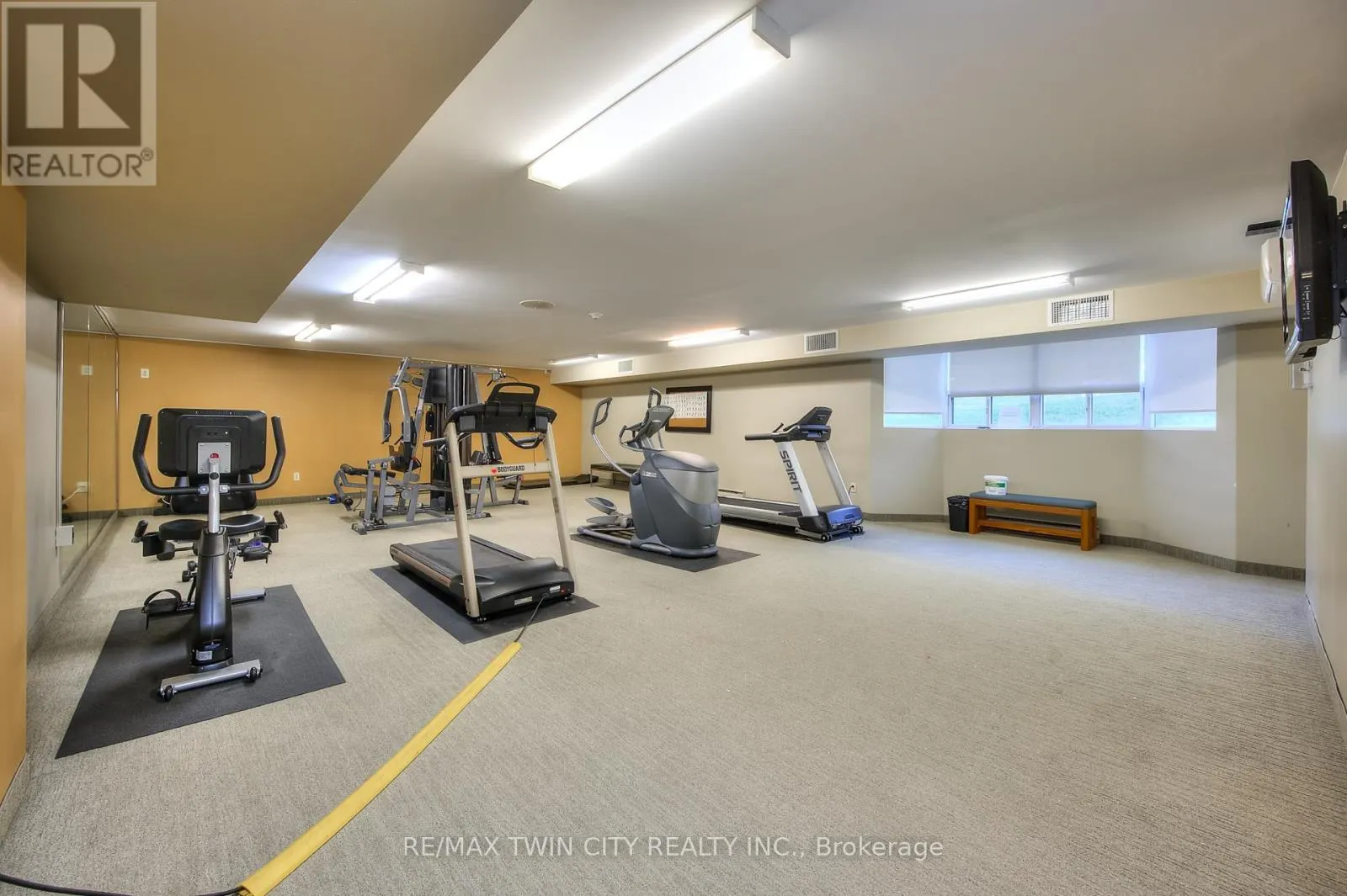 211 - 35 GREEN VALLEY DRIVE