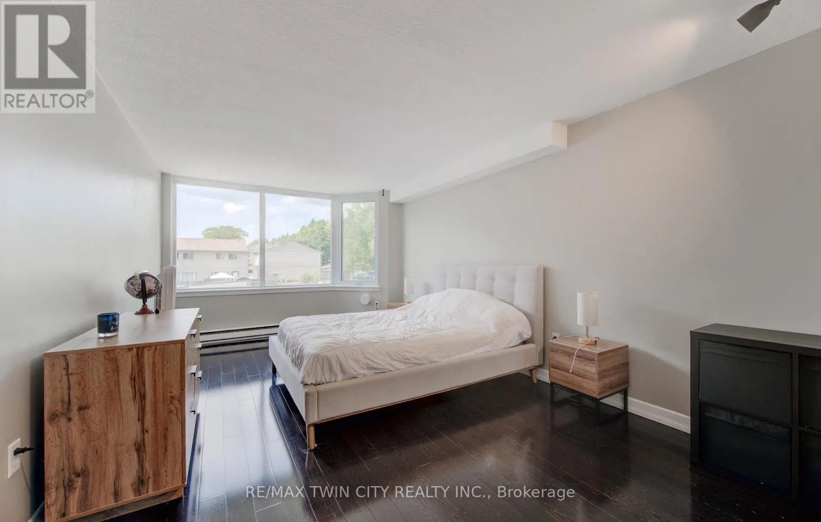 211 - 35 GREEN VALLEY DRIVE
