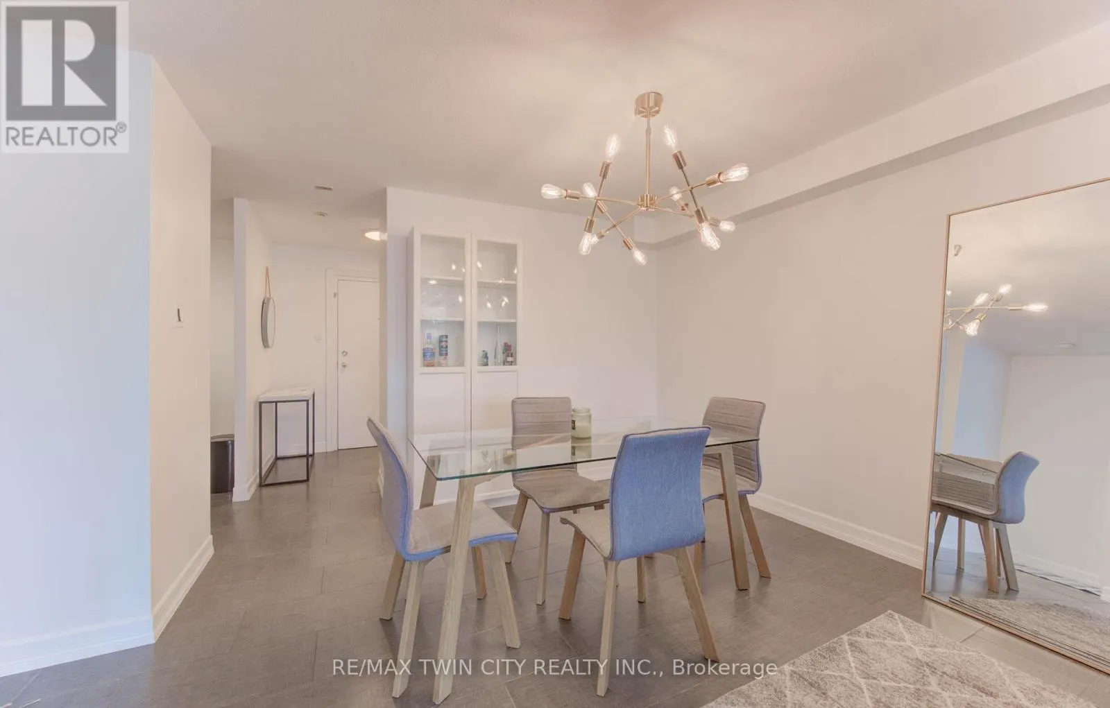 211 - 35 GREEN VALLEY DRIVE