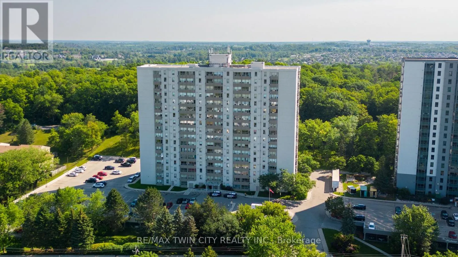 211 - 35 GREEN VALLEY DRIVE