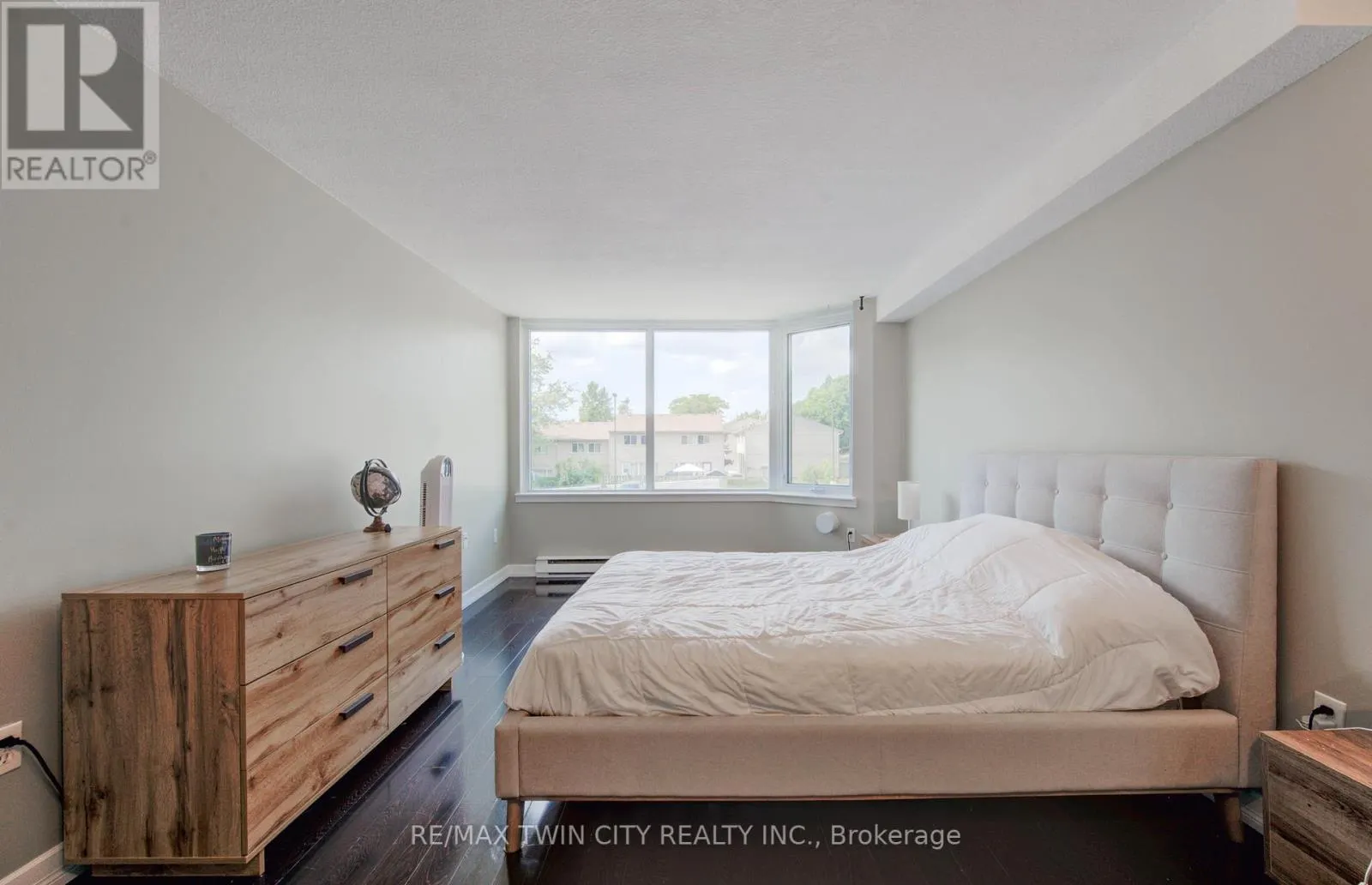 211 - 35 GREEN VALLEY DRIVE