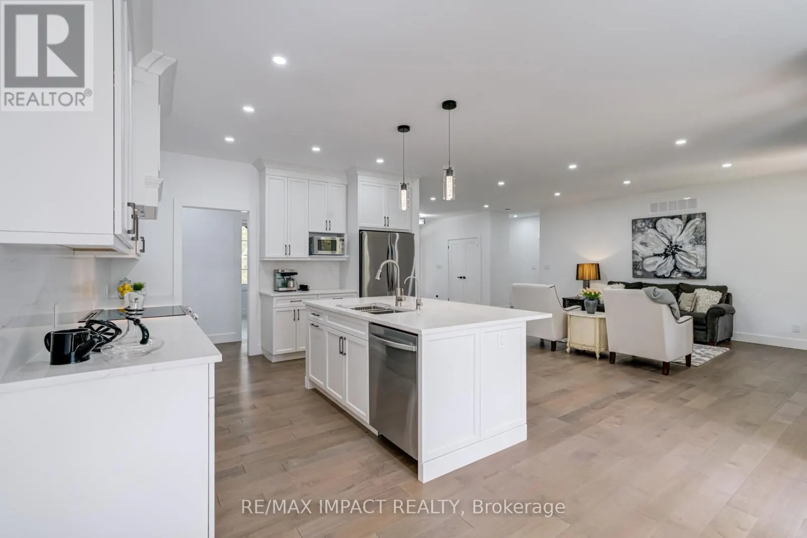 11 MAPLEWOOD COURT