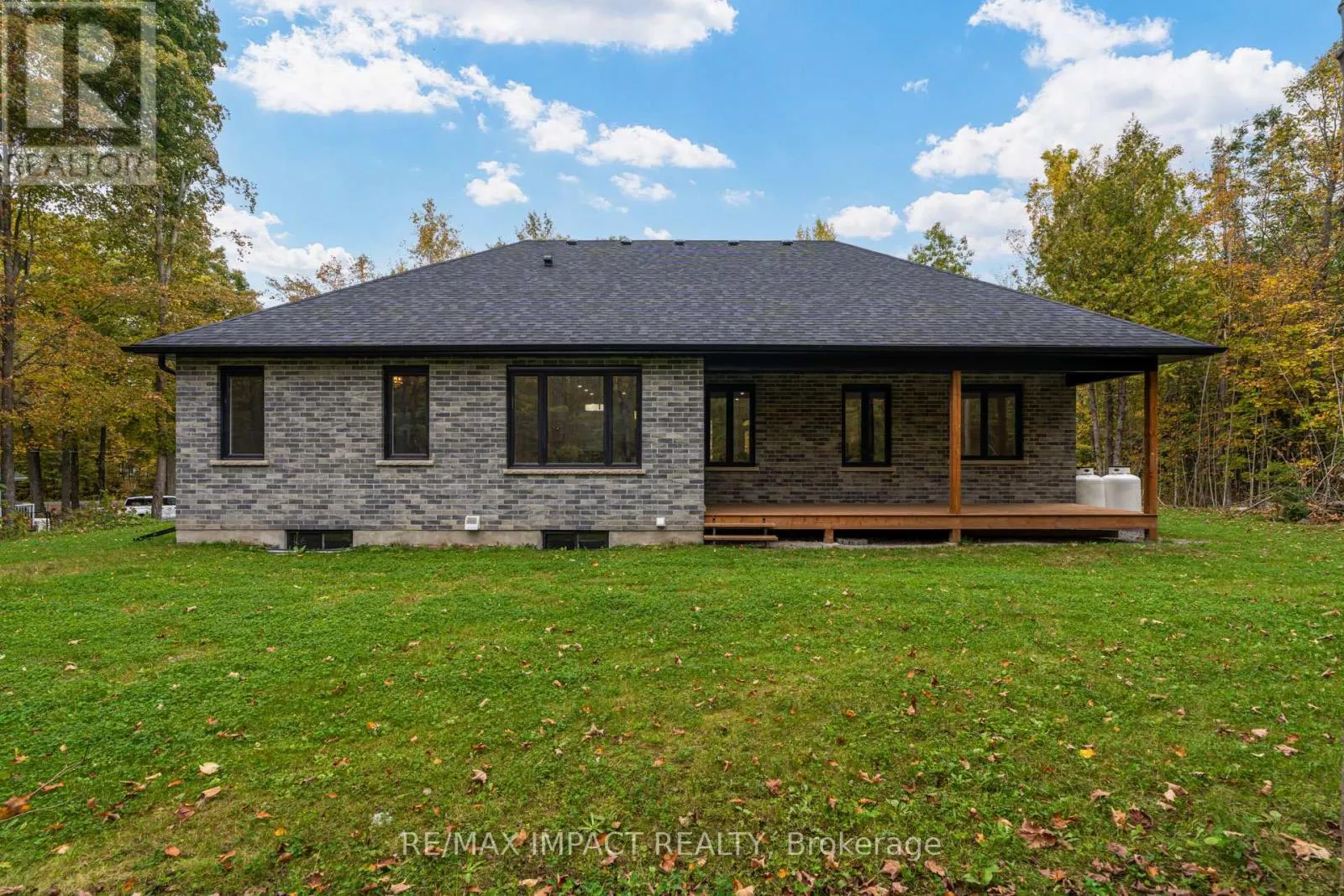 11 MAPLEWOOD COURT