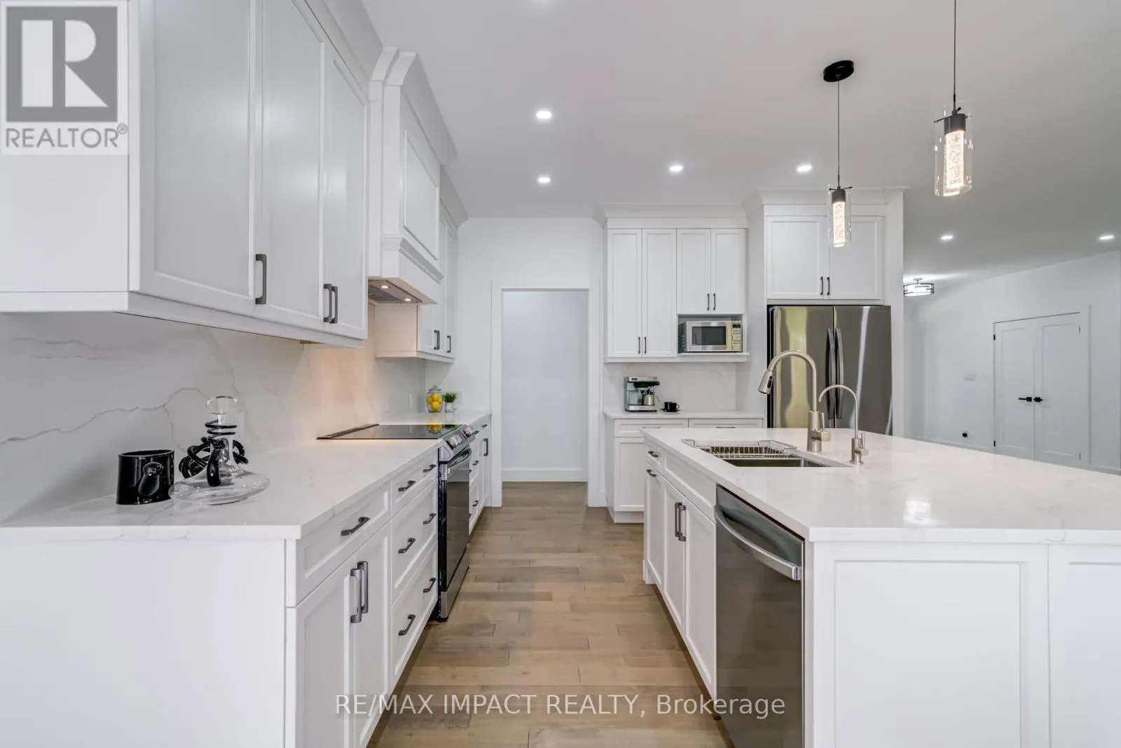 11 MAPLEWOOD COURT