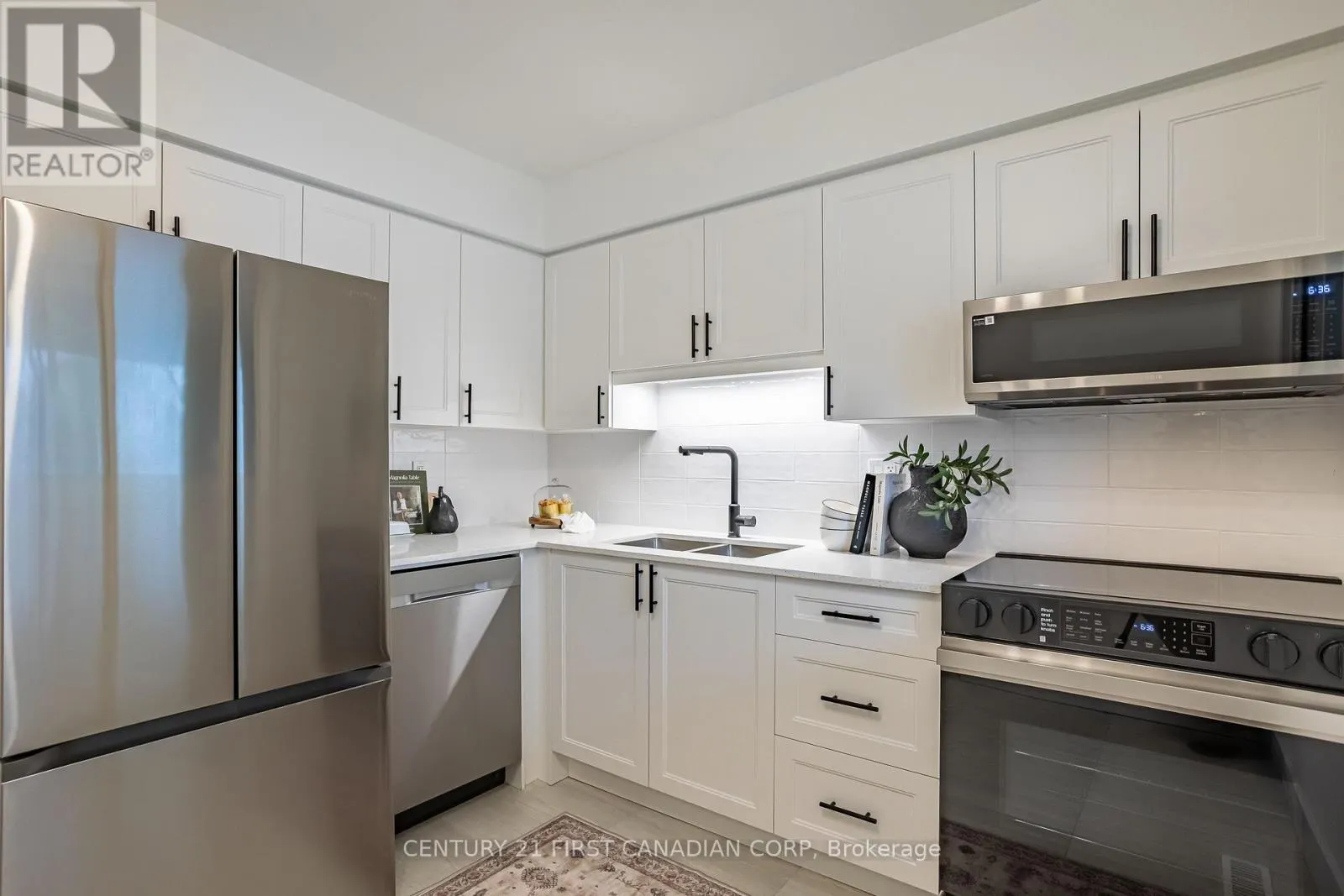 13 - 591 GRIFFITH STREET, #13