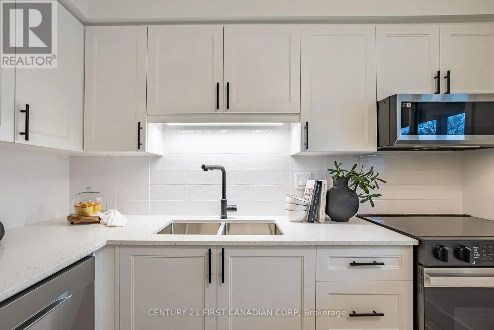 13 - 591 GRIFFITH STREET, #13