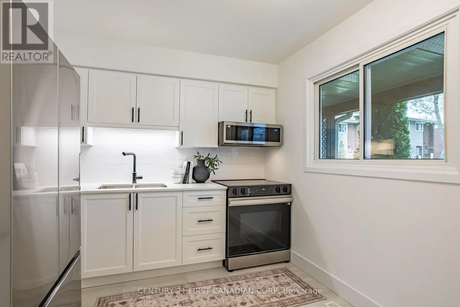 13 - 591 GRIFFITH STREET, #13