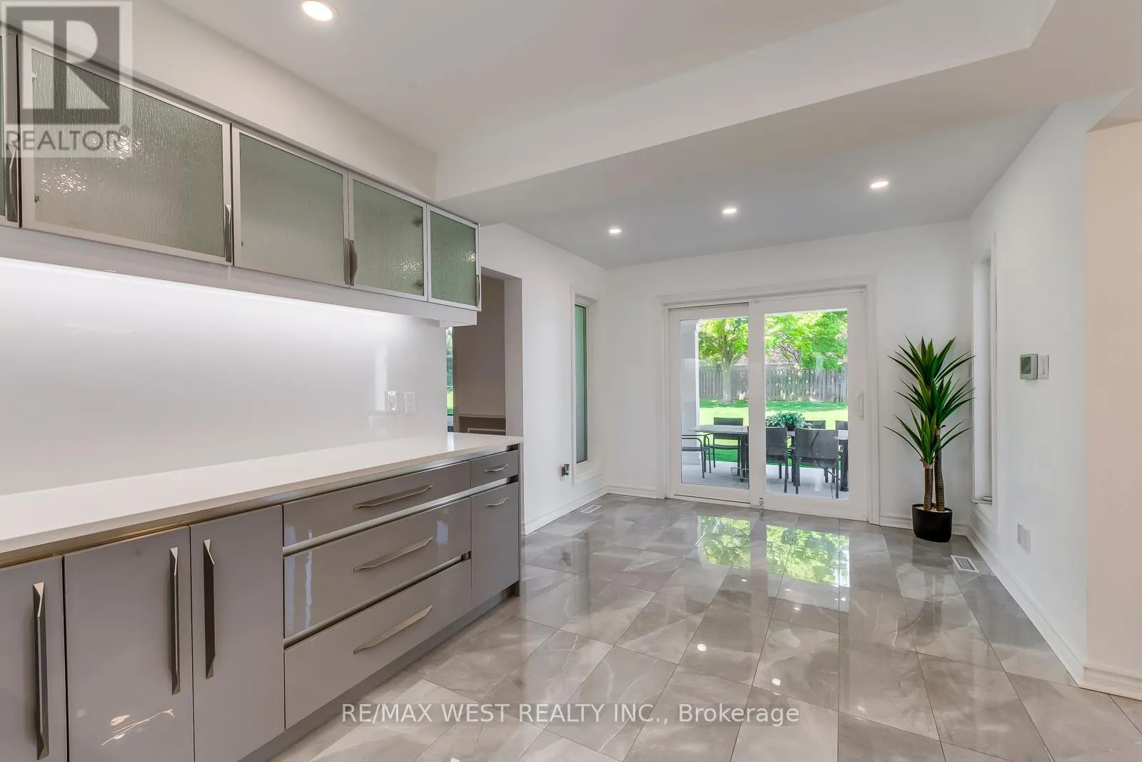 8077 MOUNT CARMEL BOULEVARD