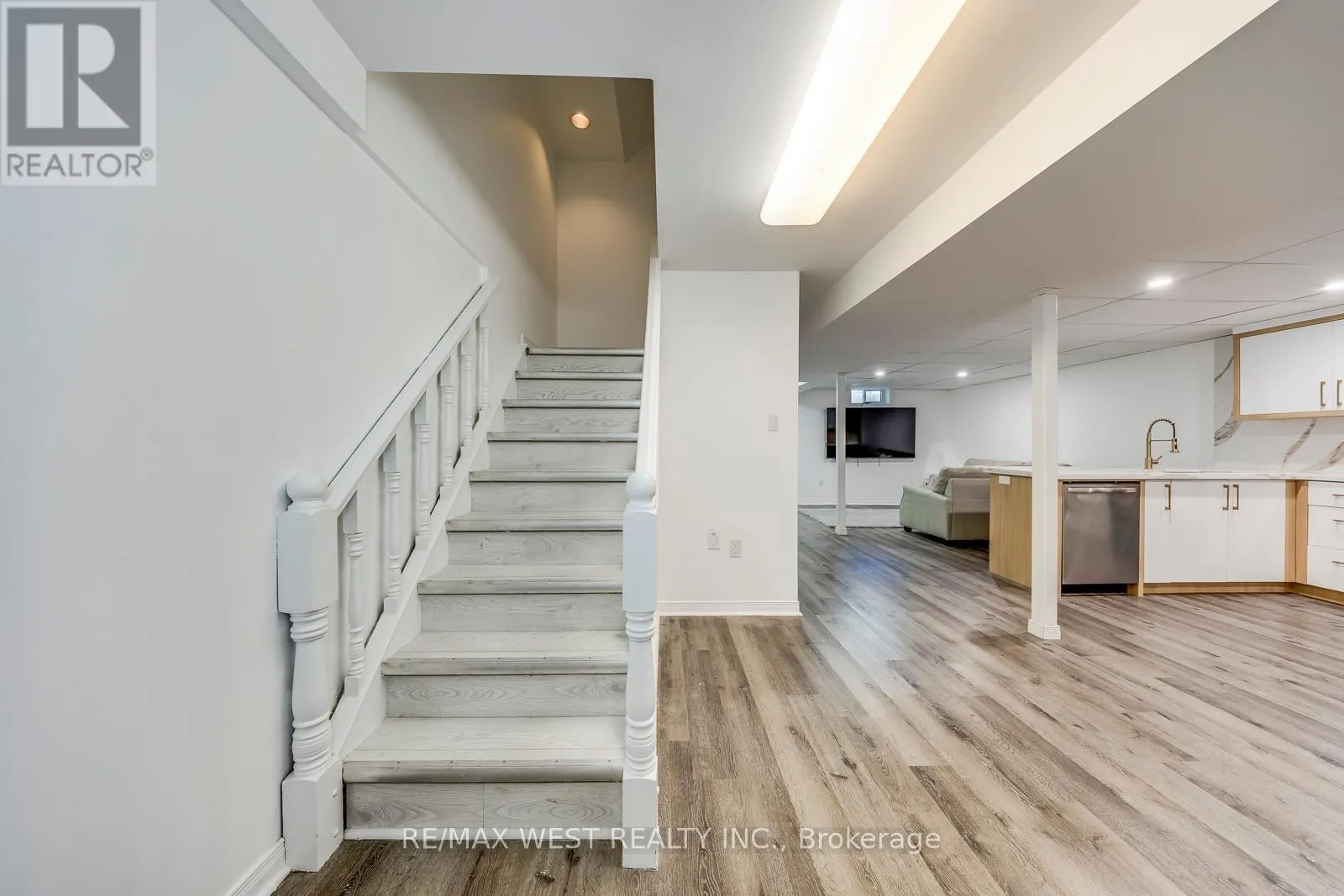 8077 MOUNT CARMEL BOULEVARD