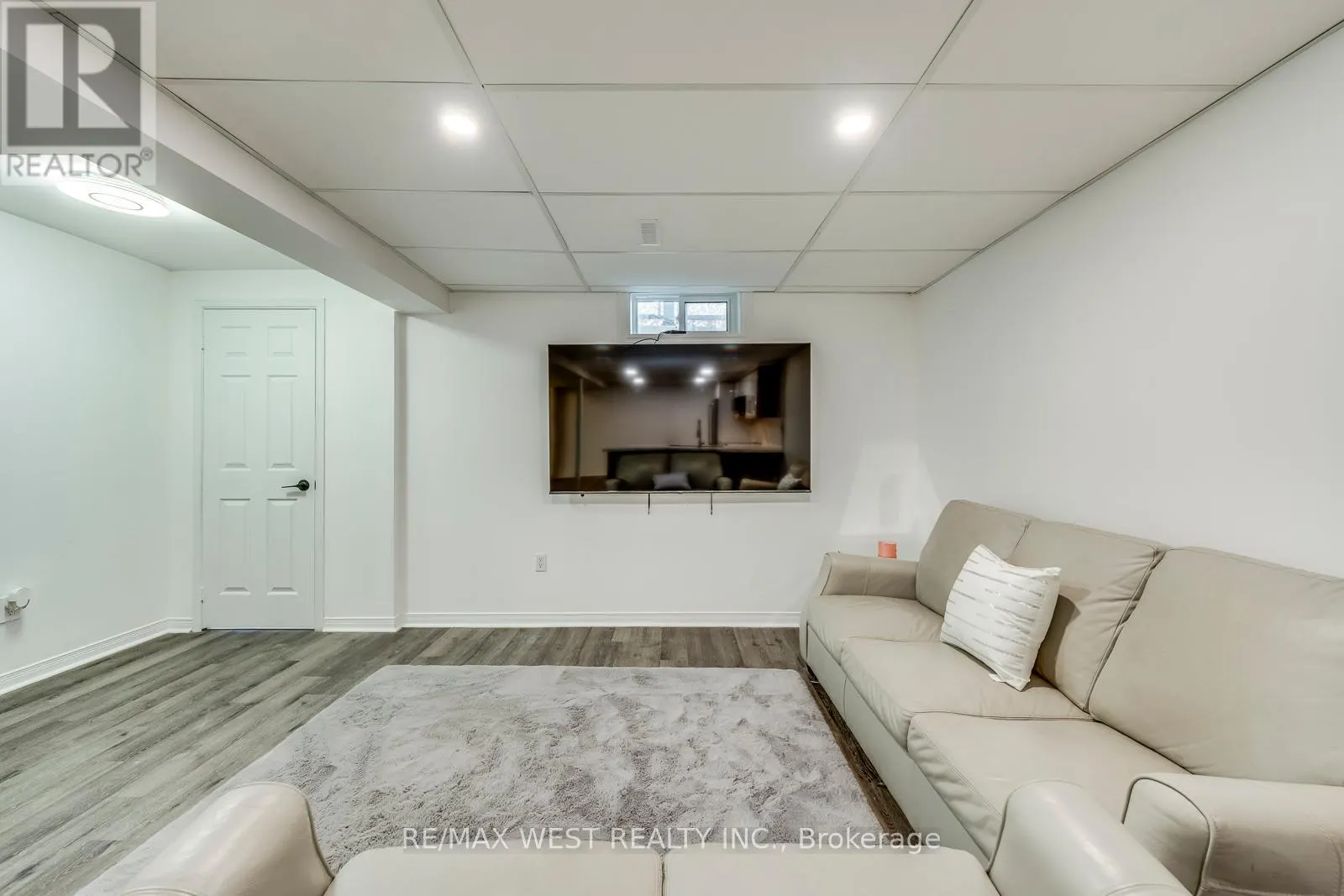 8077 MOUNT CARMEL BOULEVARD