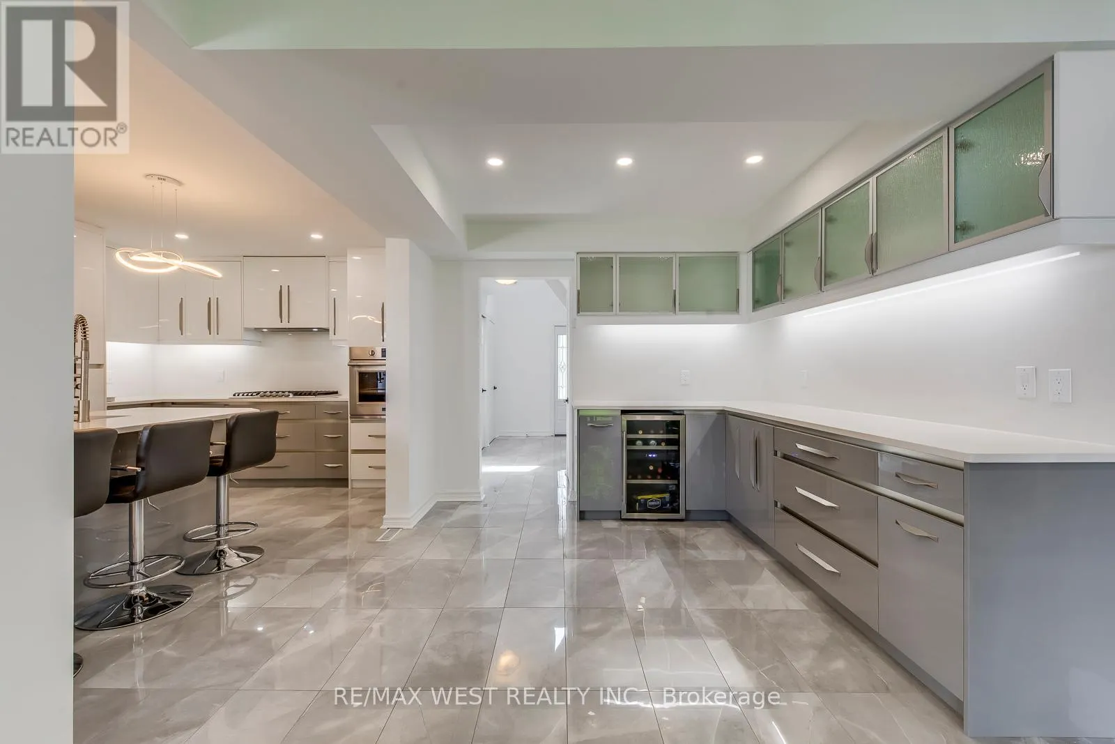 8077 MOUNT CARMEL BOULEVARD