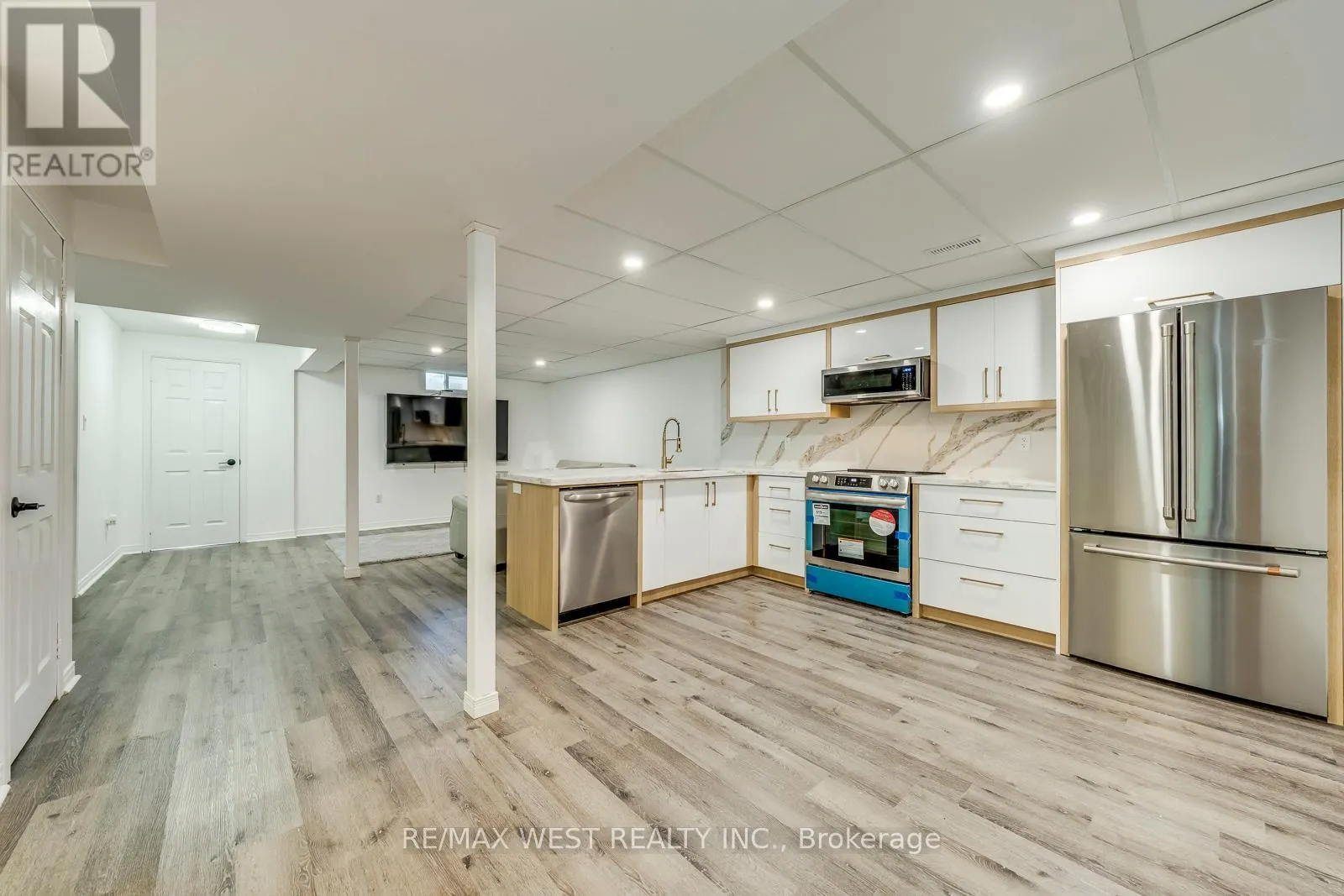 8077 MOUNT CARMEL BOULEVARD