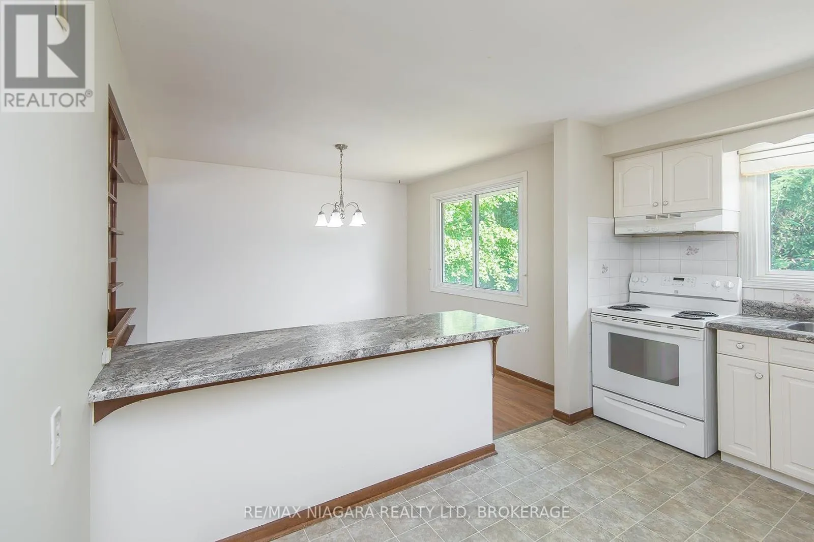 800 FERNDALE AVENUE