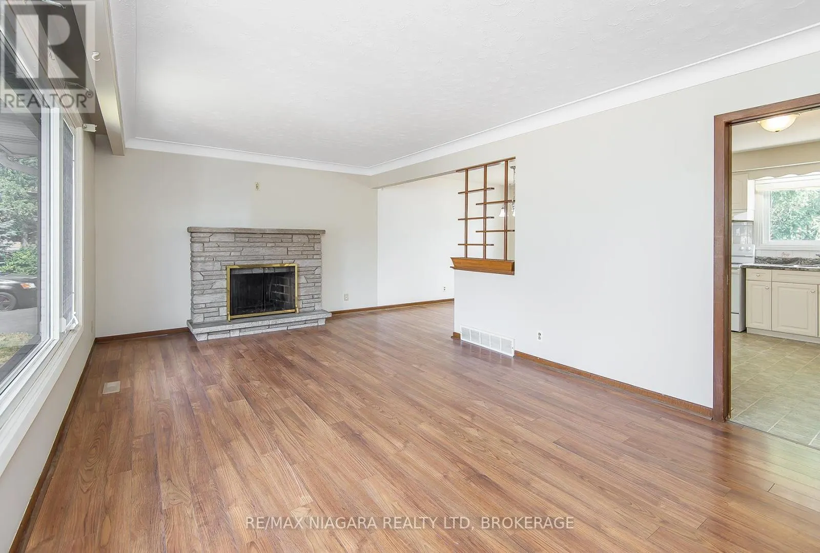 800 FERNDALE AVENUE