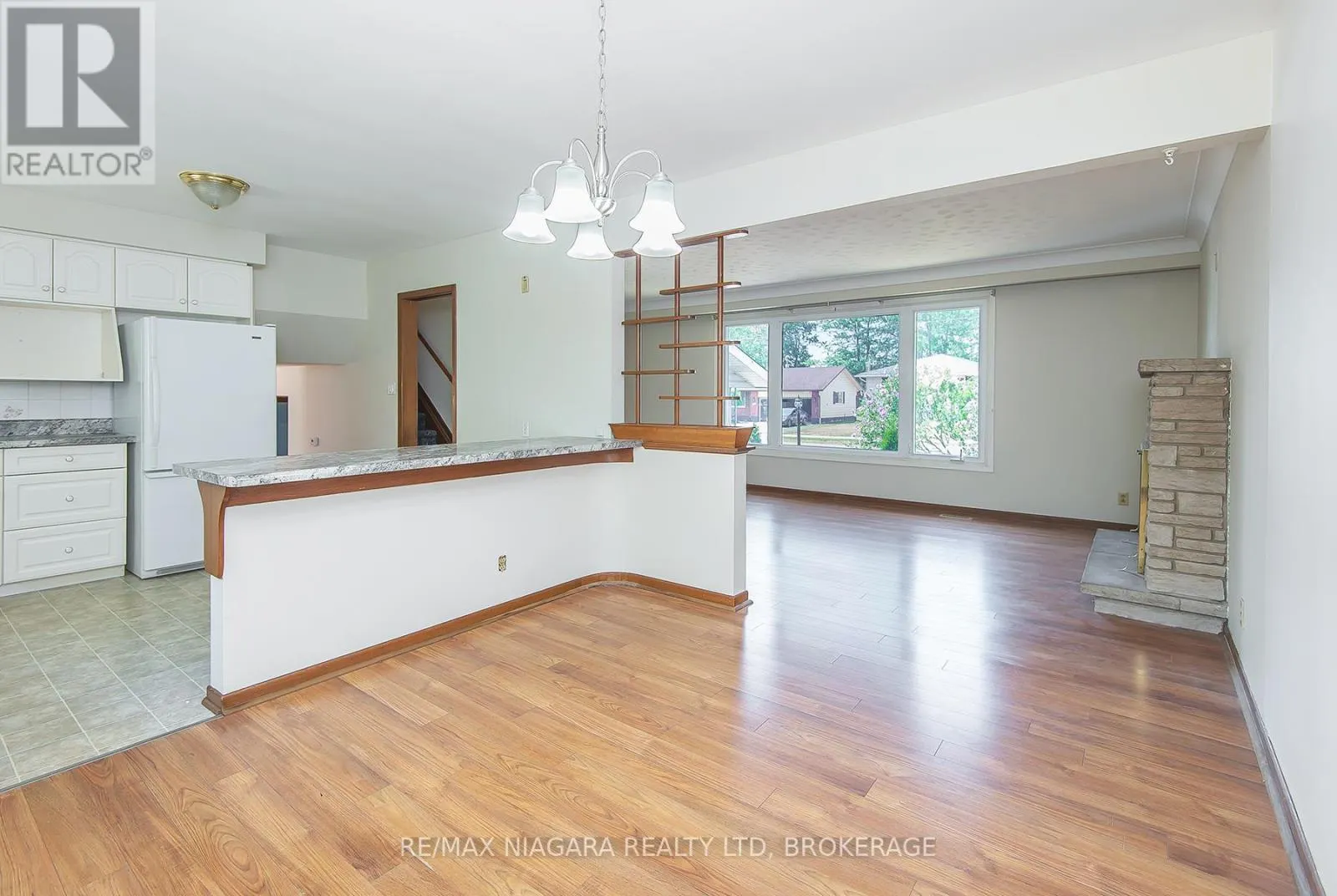 800 FERNDALE AVENUE