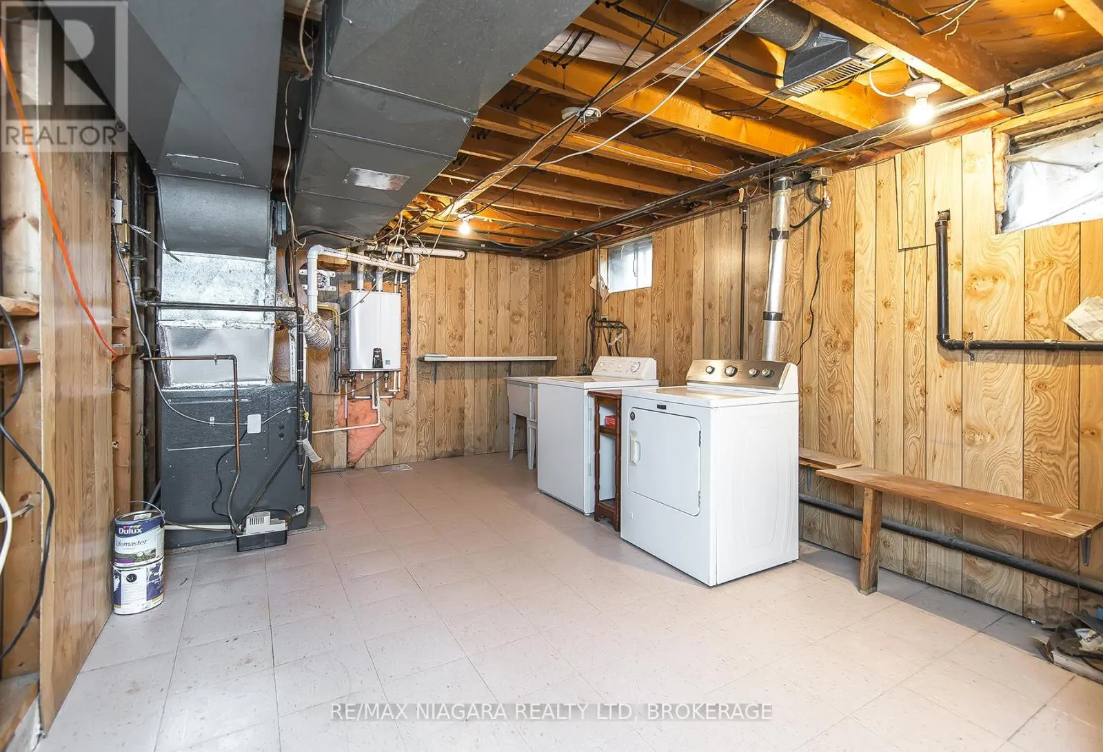 800 FERNDALE AVENUE