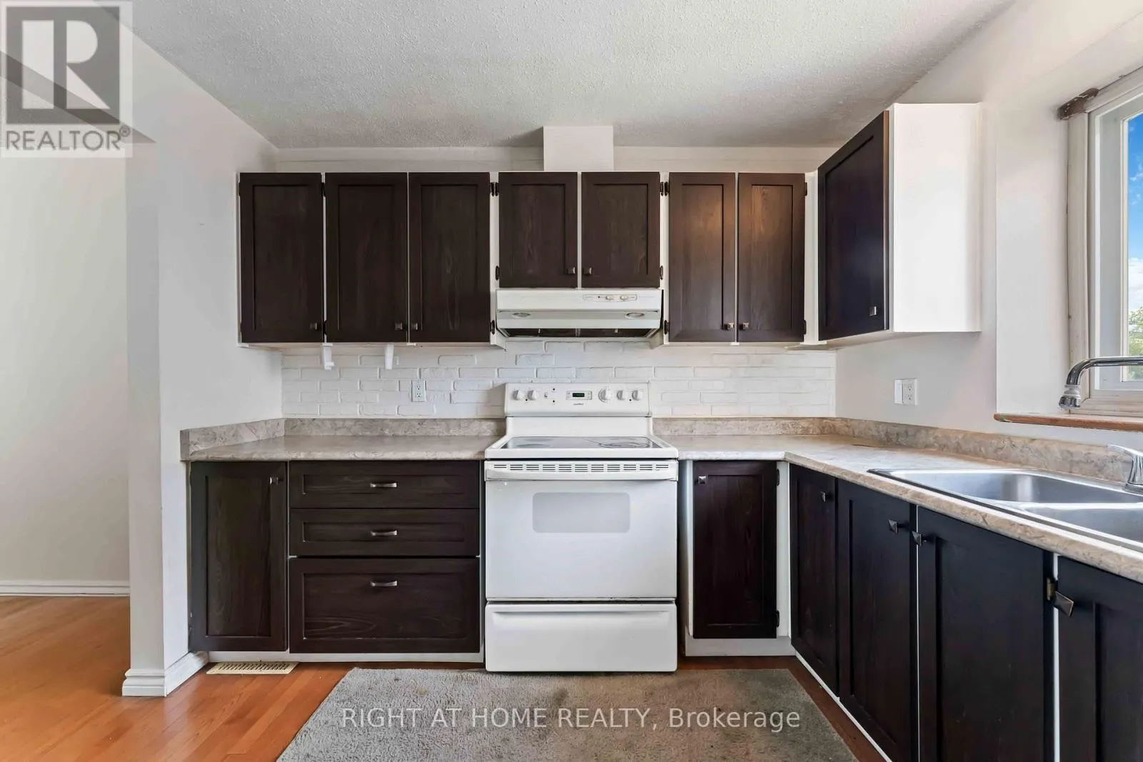21 - 5 HADLEY CIRCLE
