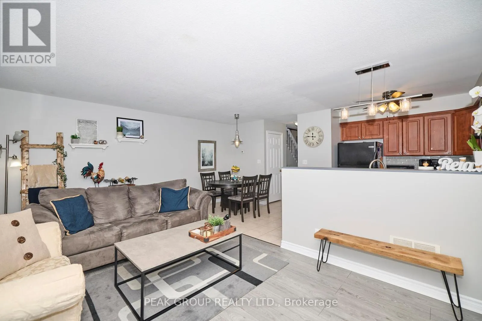4 - 6263 VALLEY WAY, #4