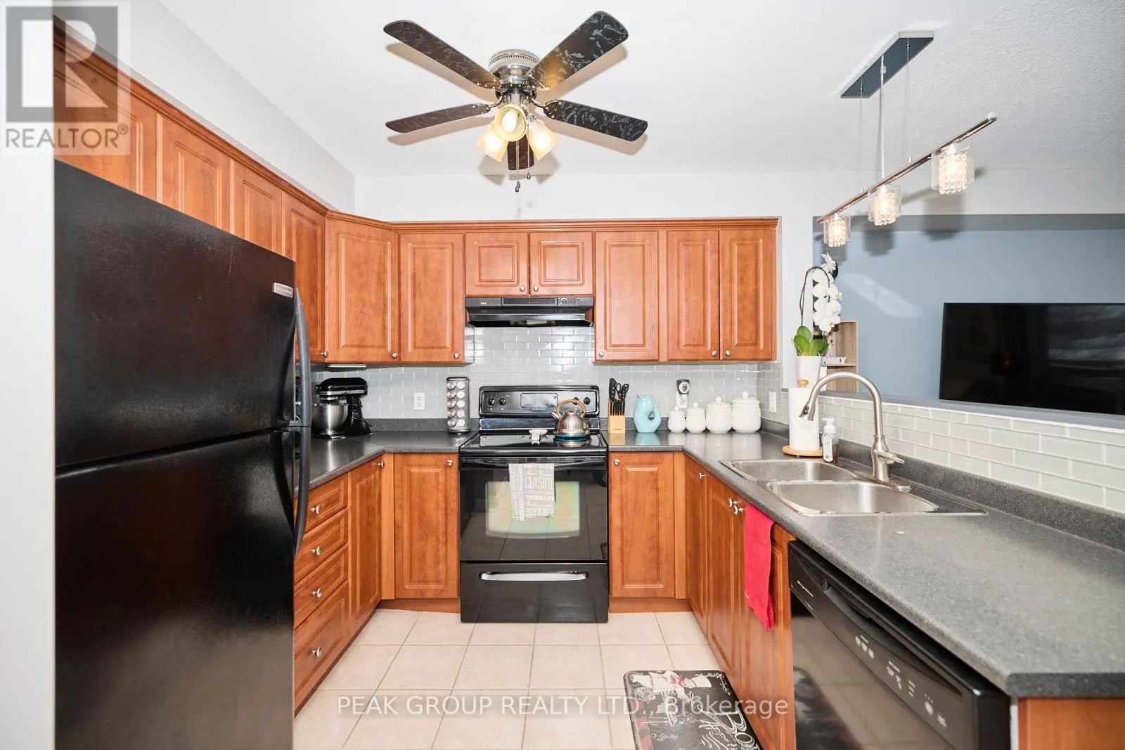 4 - 6263 VALLEY WAY, #4