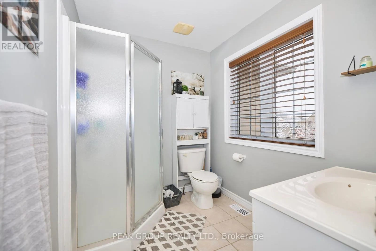 4 - 6263 VALLEY WAY, #4