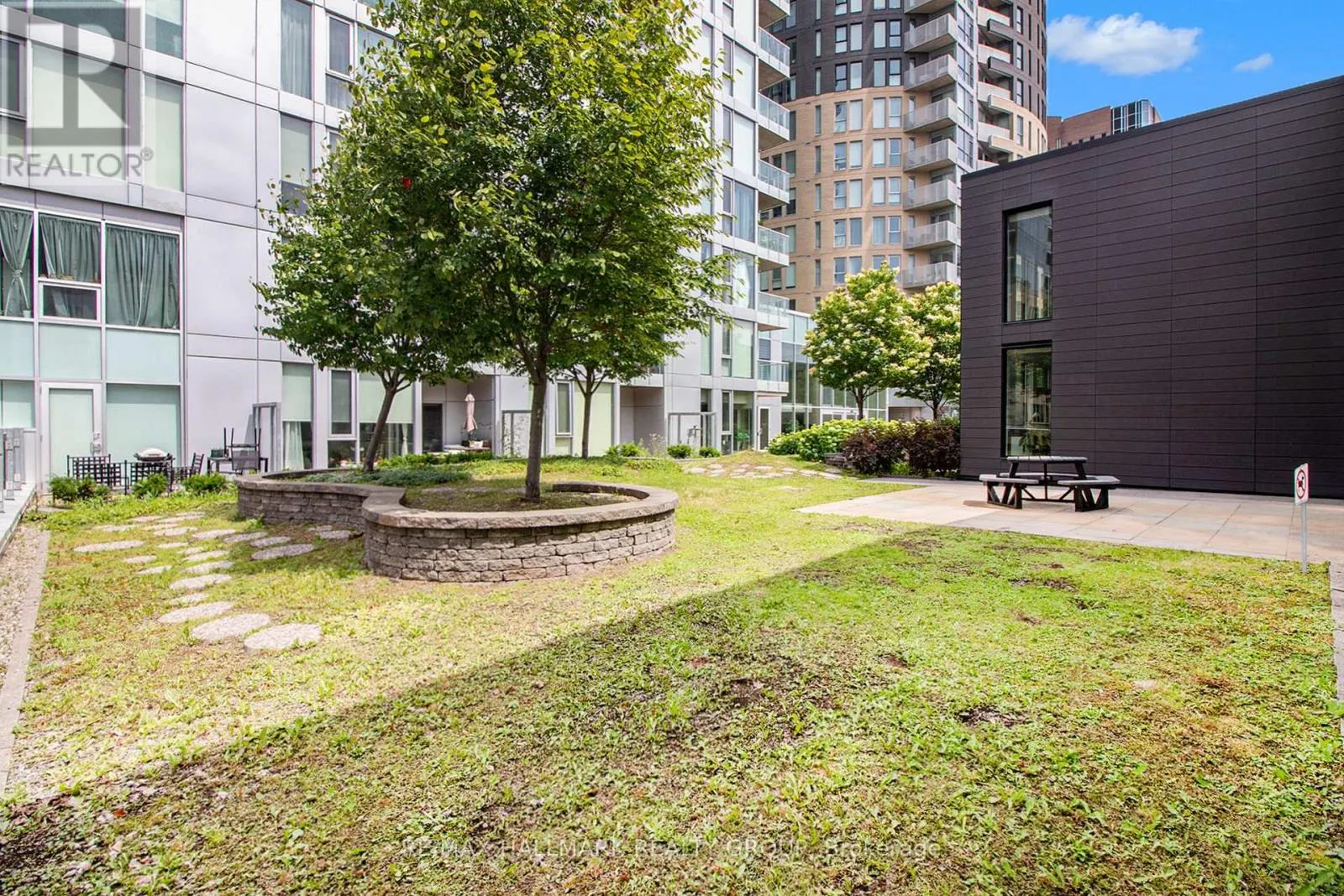 213 - 197 LISGAR STREET