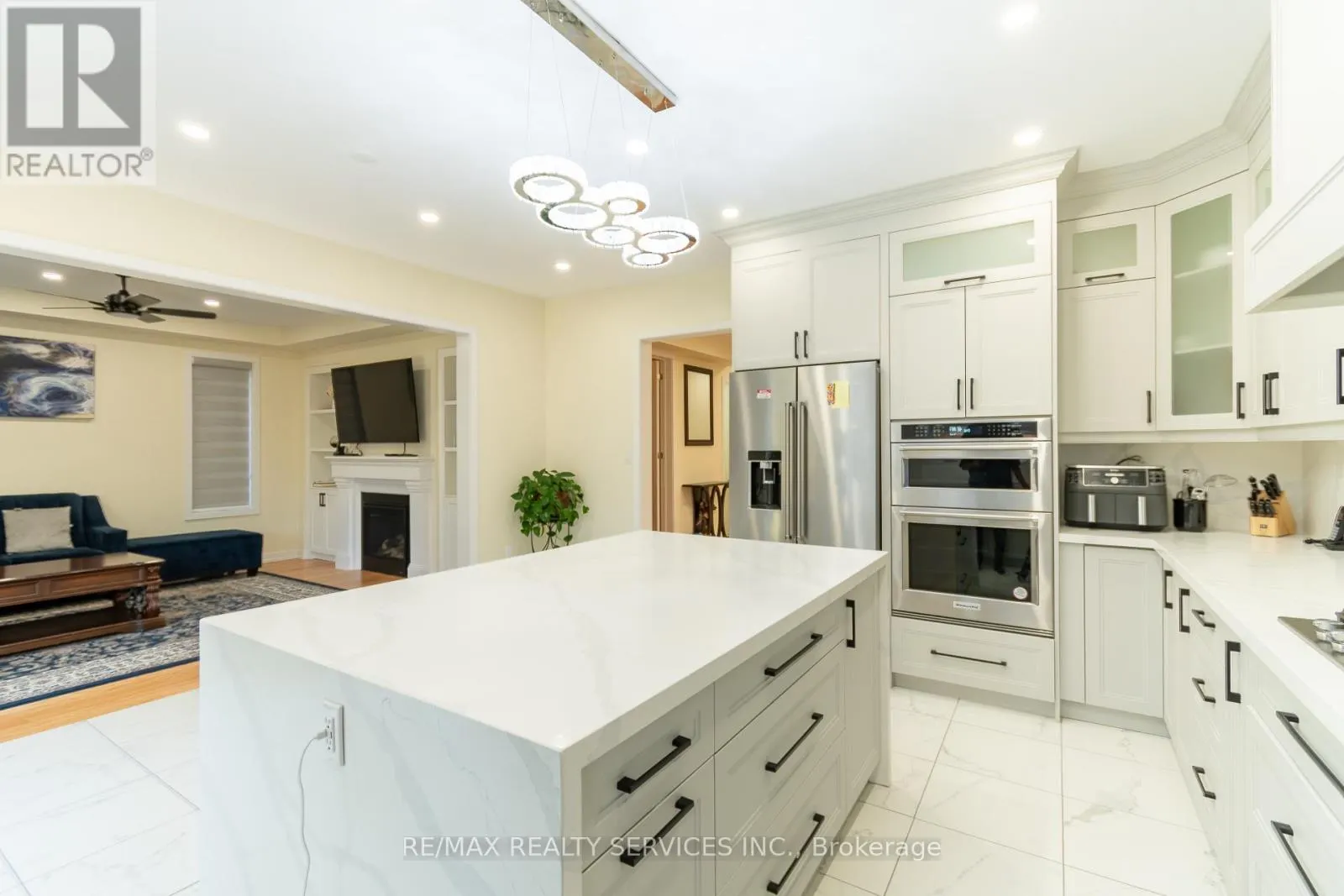72 PAPERBIRCH DRIVE
