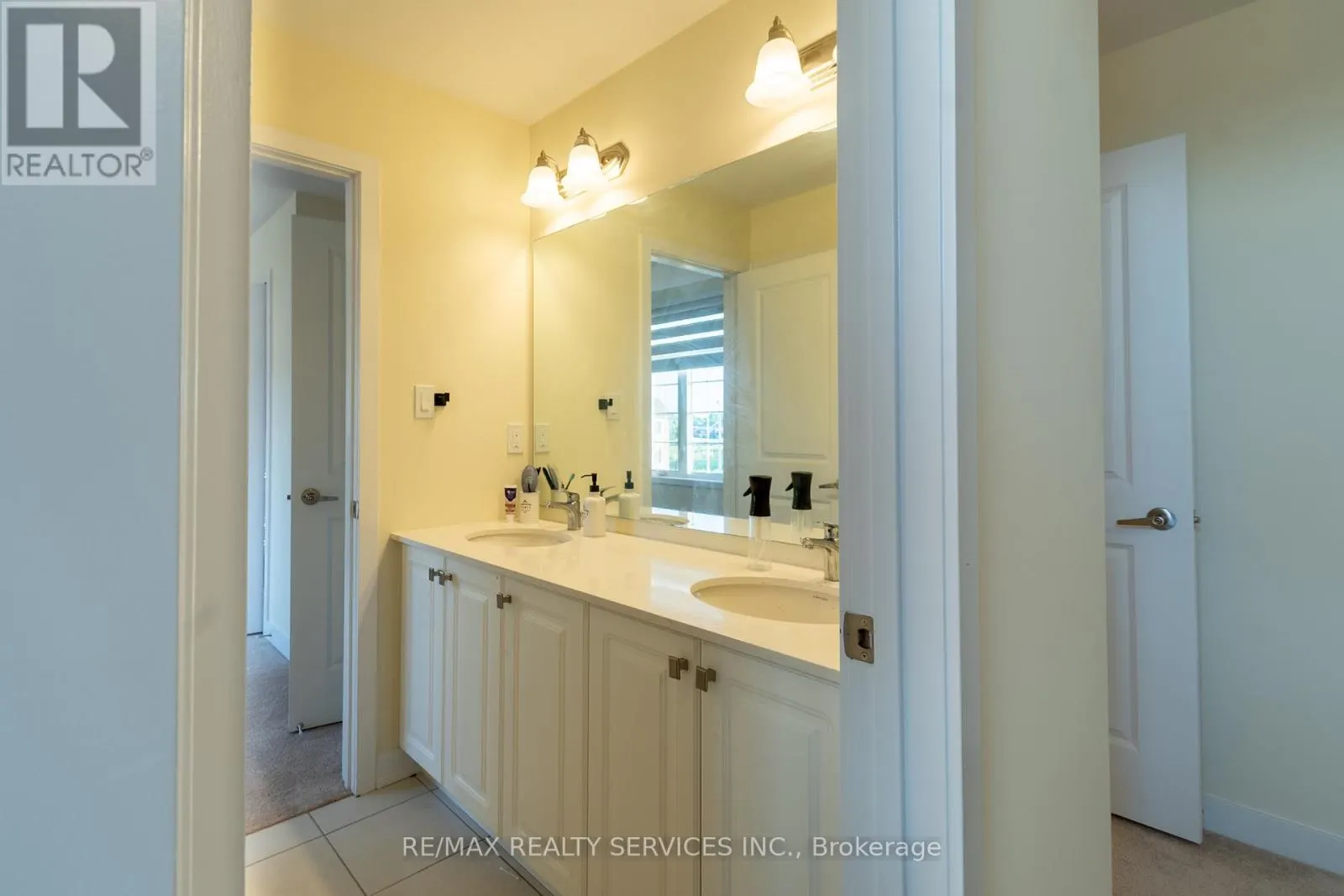 72 PAPERBIRCH DRIVE