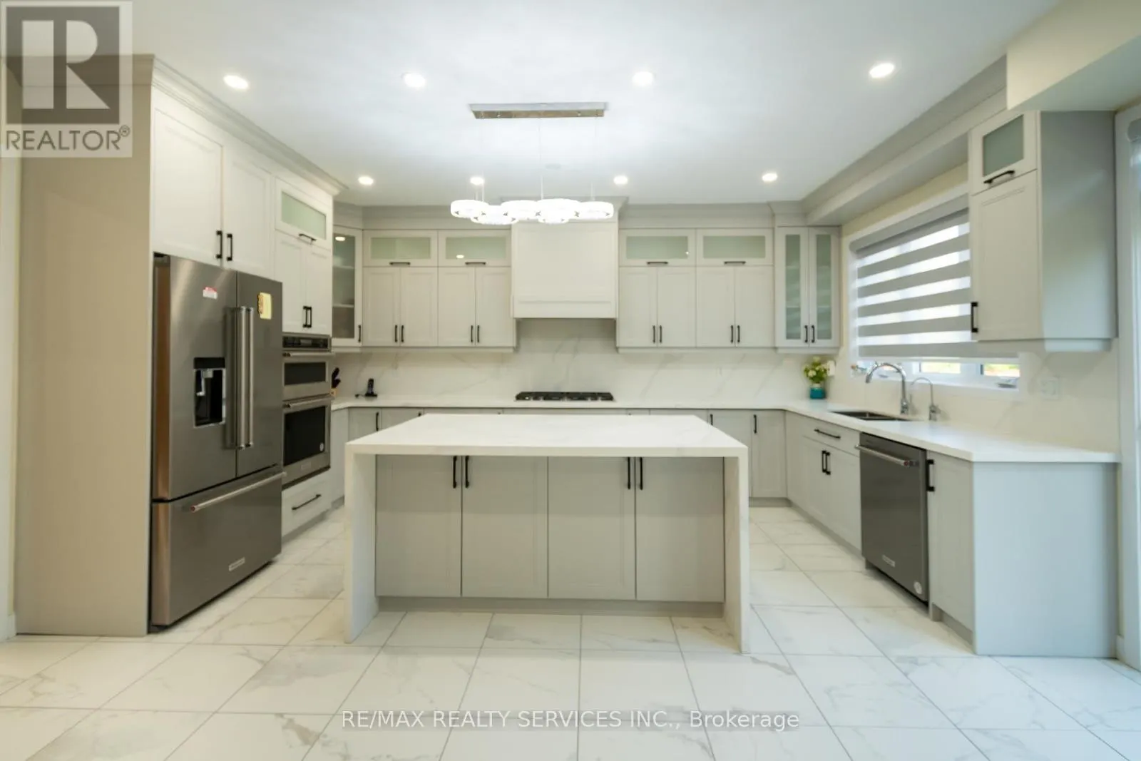 72 PAPERBIRCH DRIVE