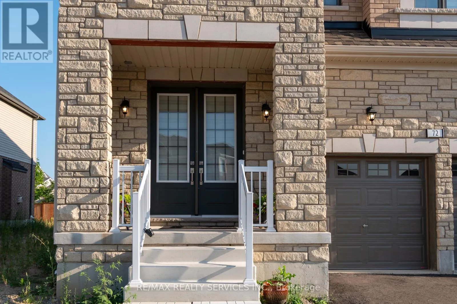 72 PAPERBIRCH DRIVE