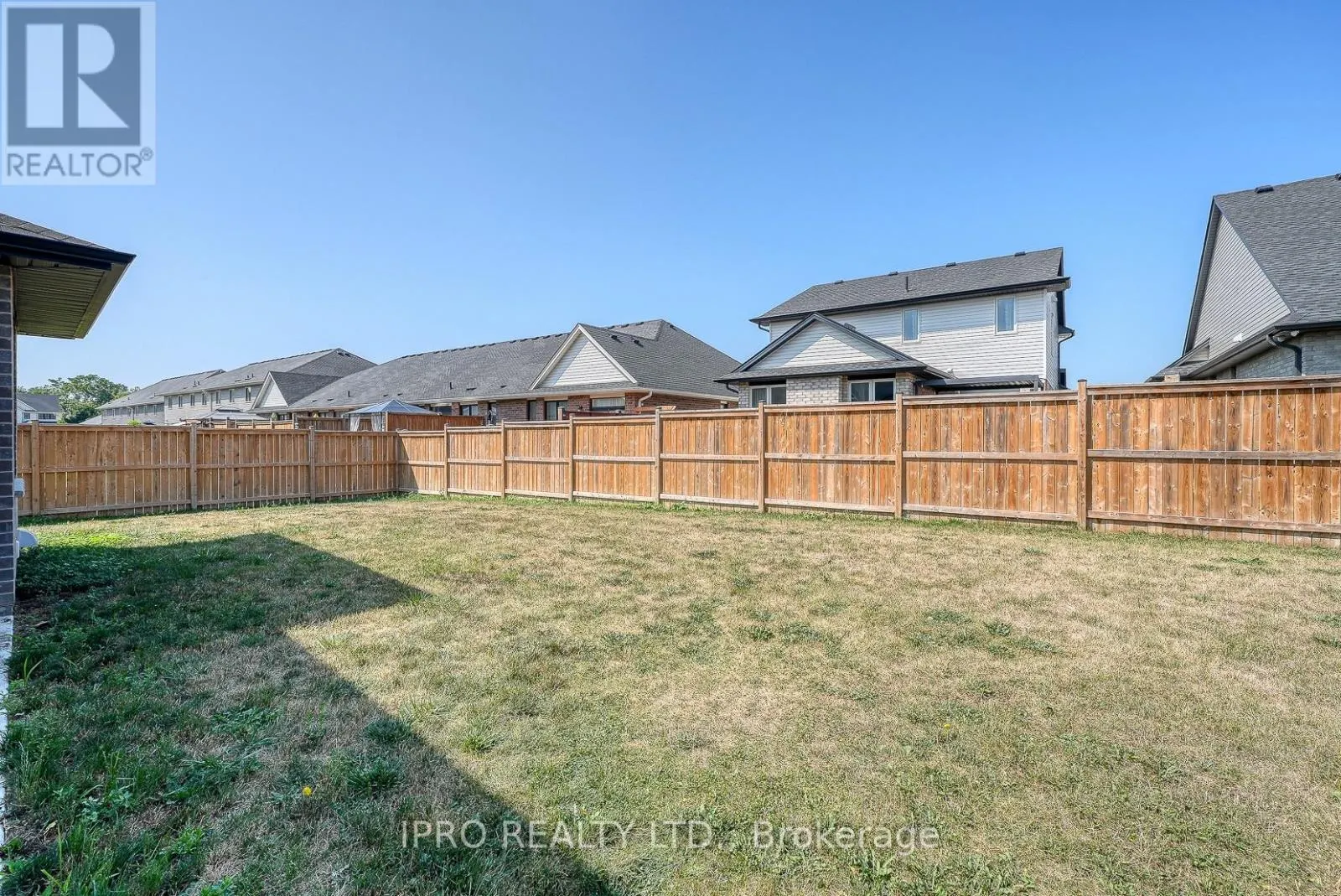 15 CURREN CRESCENT