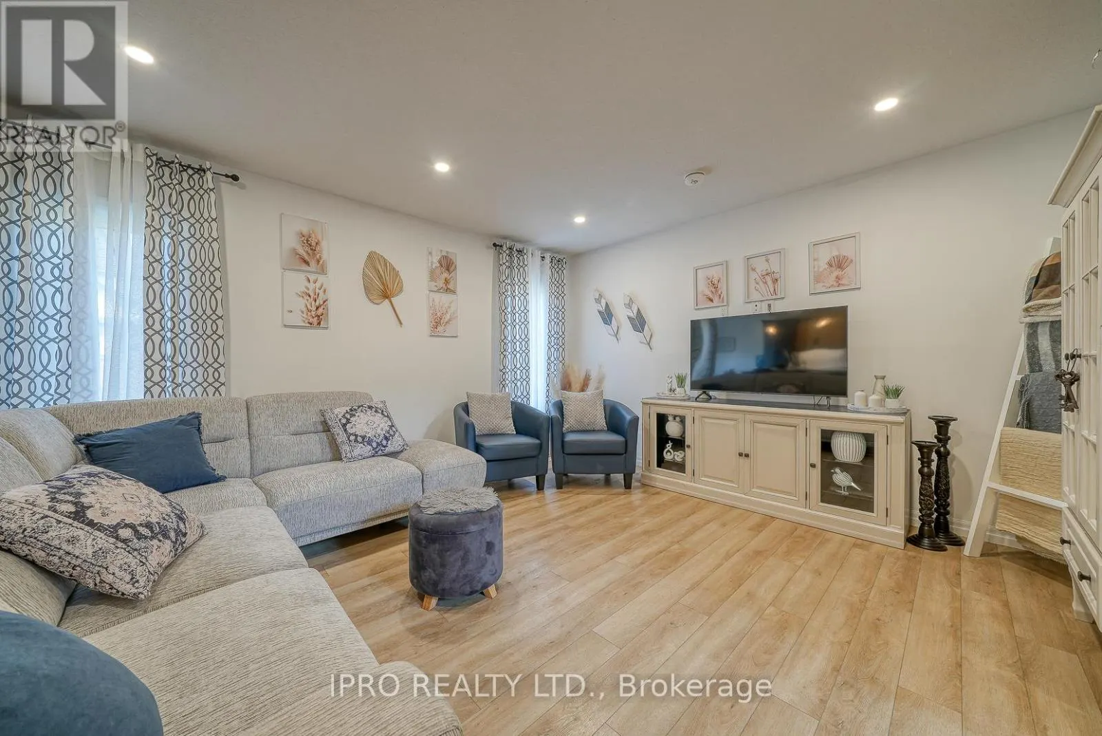 15 CURREN CRESCENT