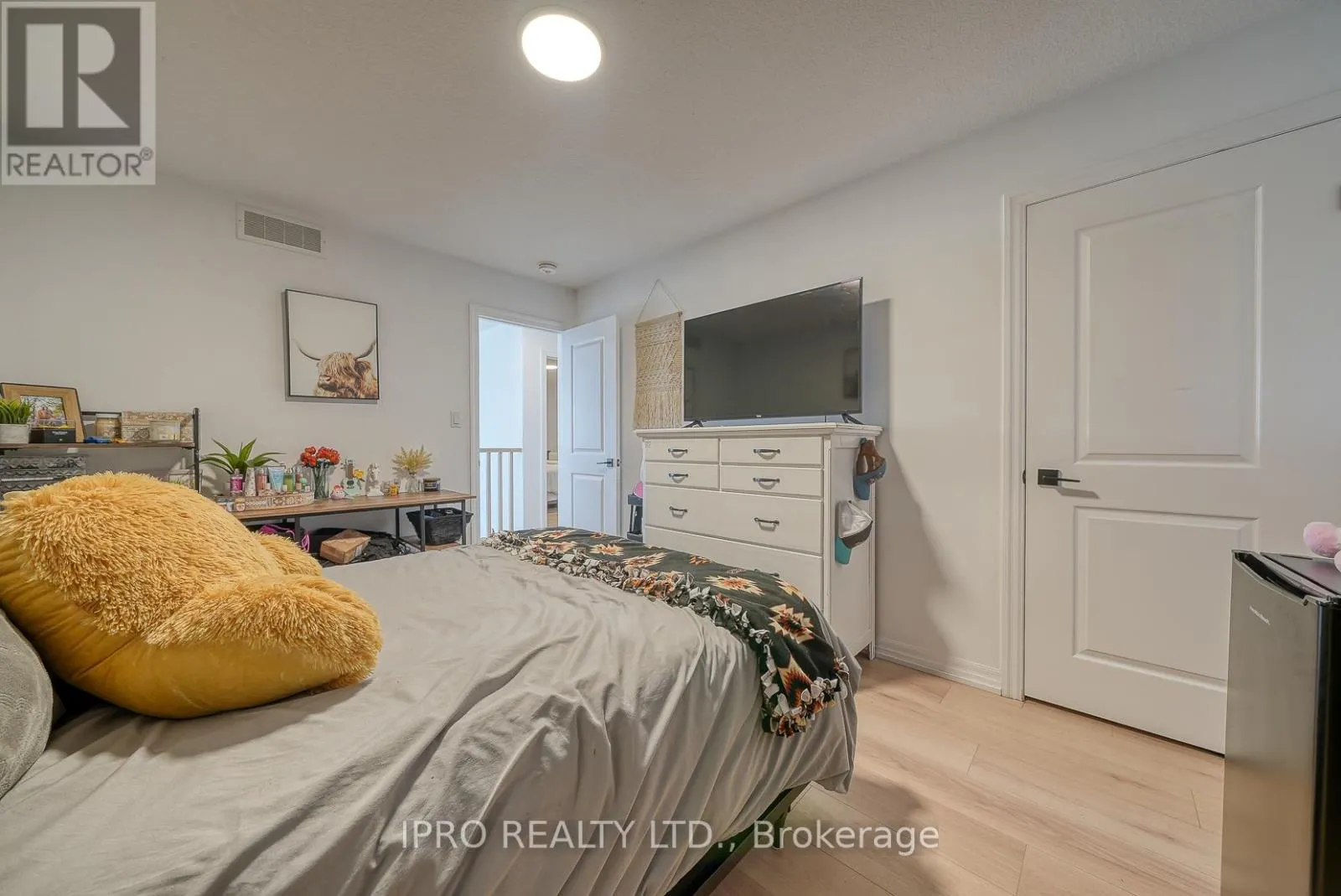 15 CURREN CRESCENT