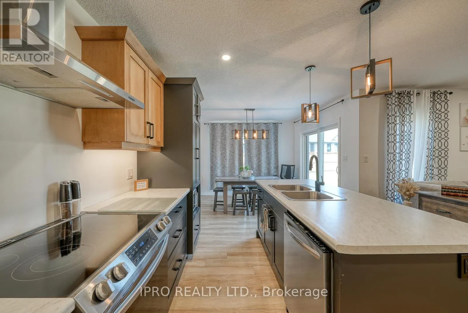 15 CURREN CRESCENT