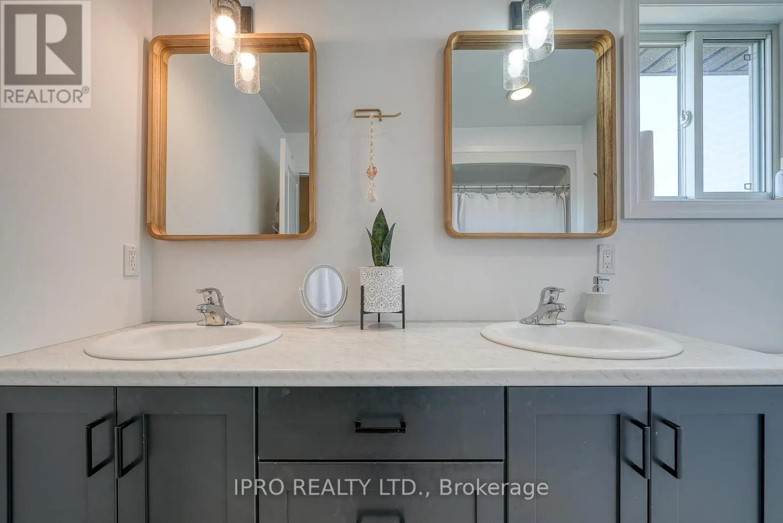 15 CURREN CRESCENT