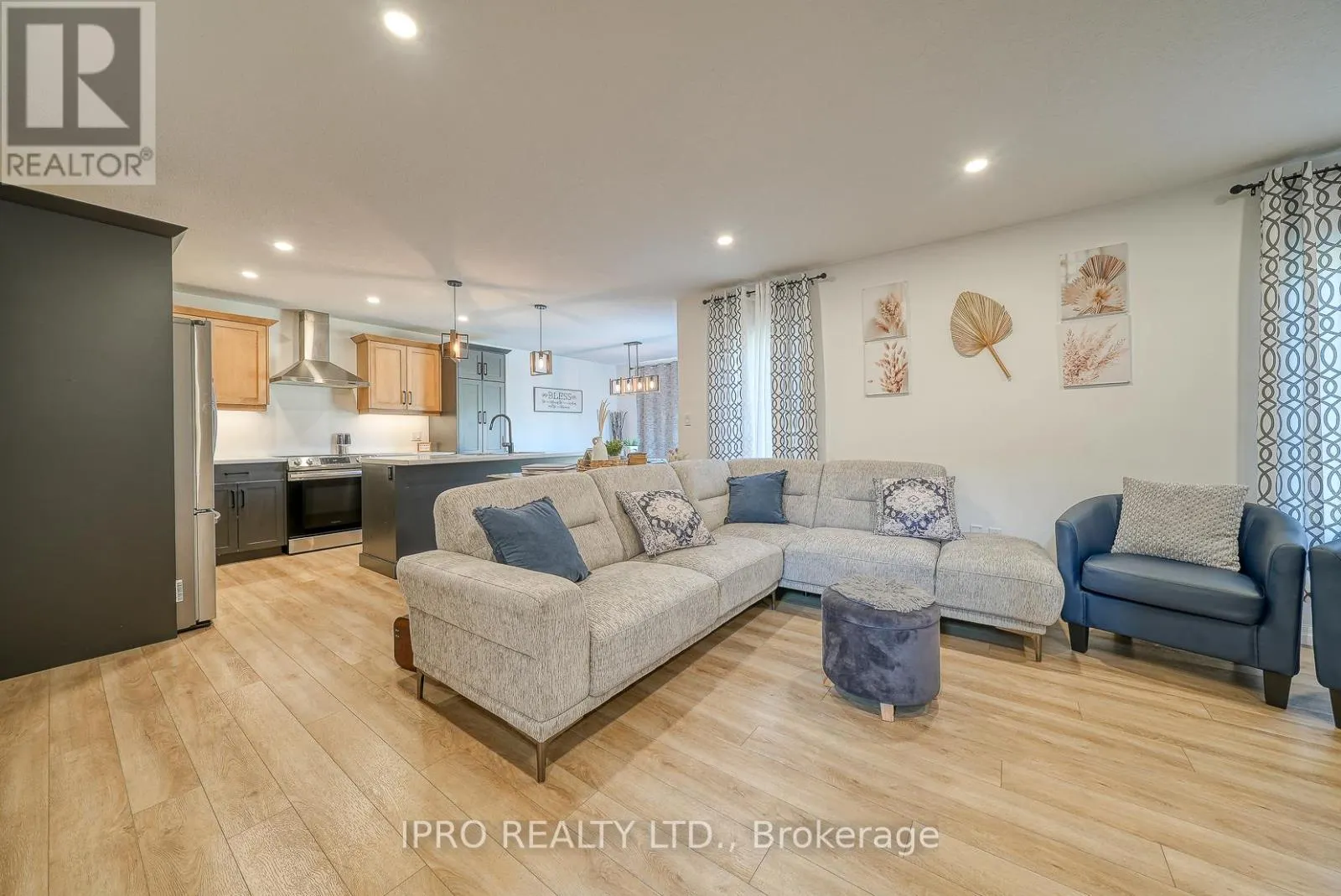 15 CURREN CRESCENT