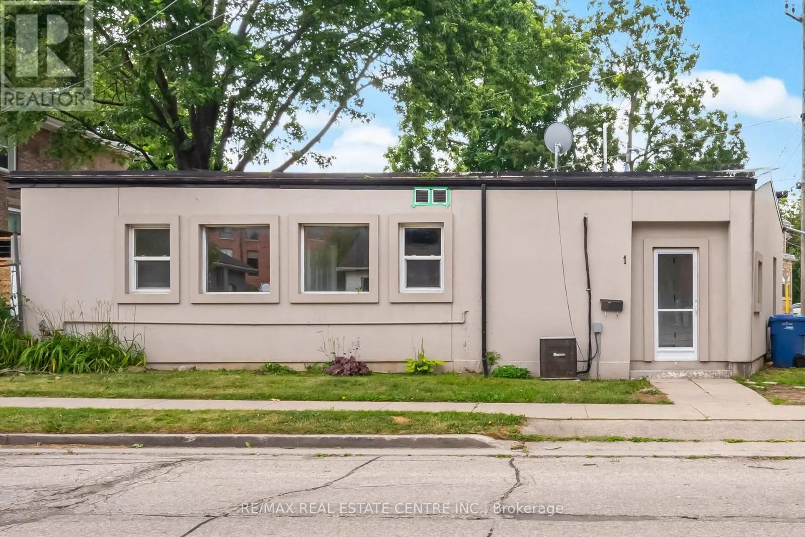 1 ONTARIO STREET