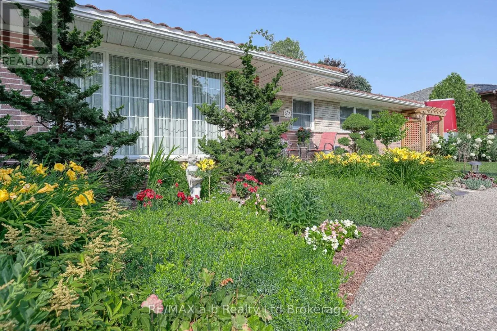 543 HIGHLAND DRIVE