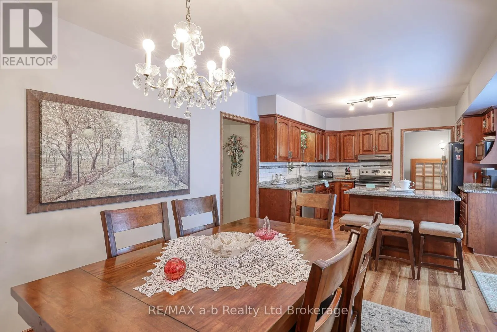 543 HIGHLAND DRIVE