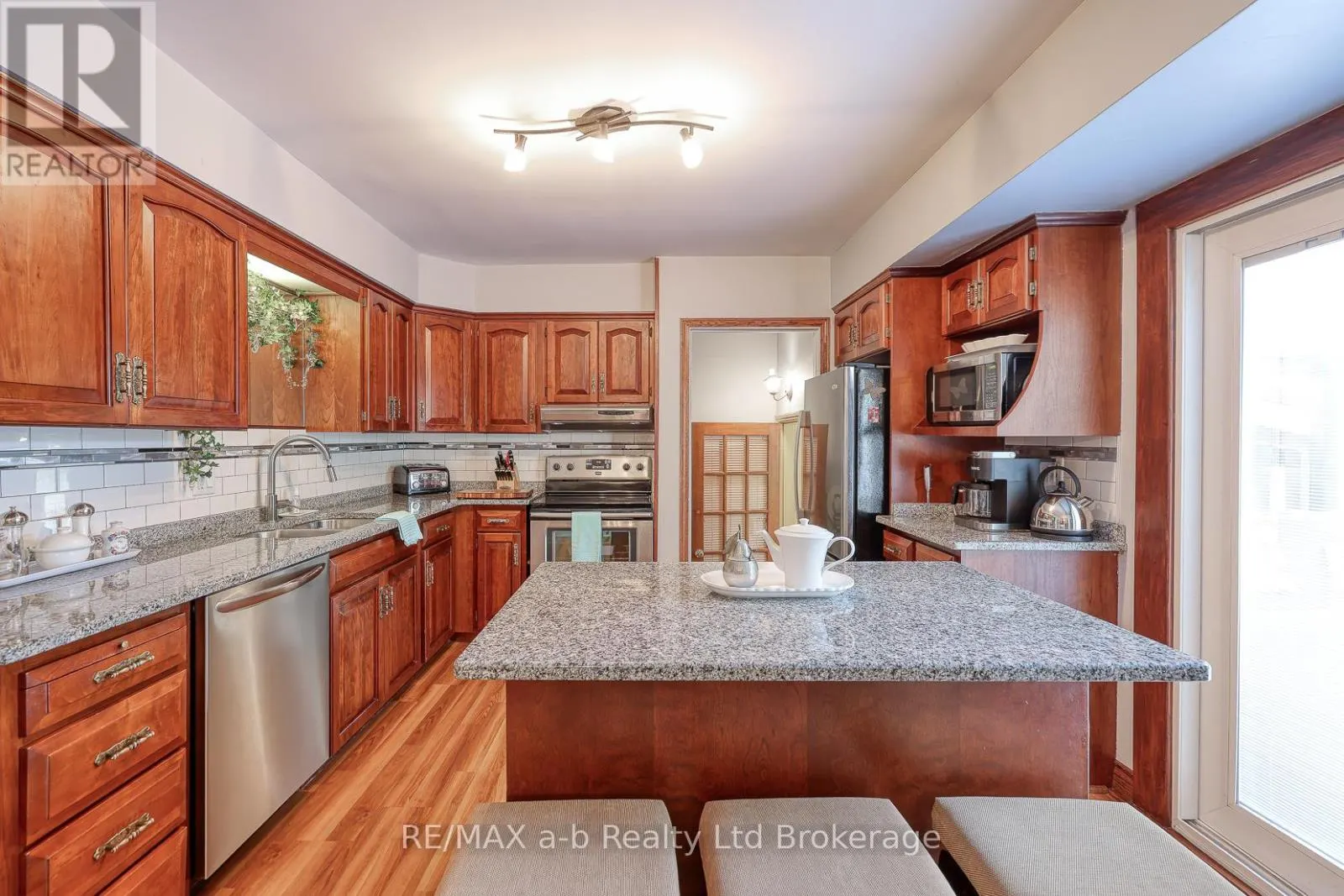543 HIGHLAND DRIVE