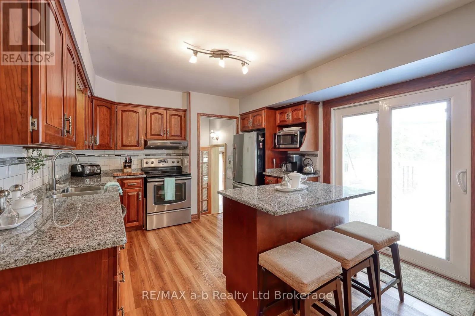 543 HIGHLAND DRIVE