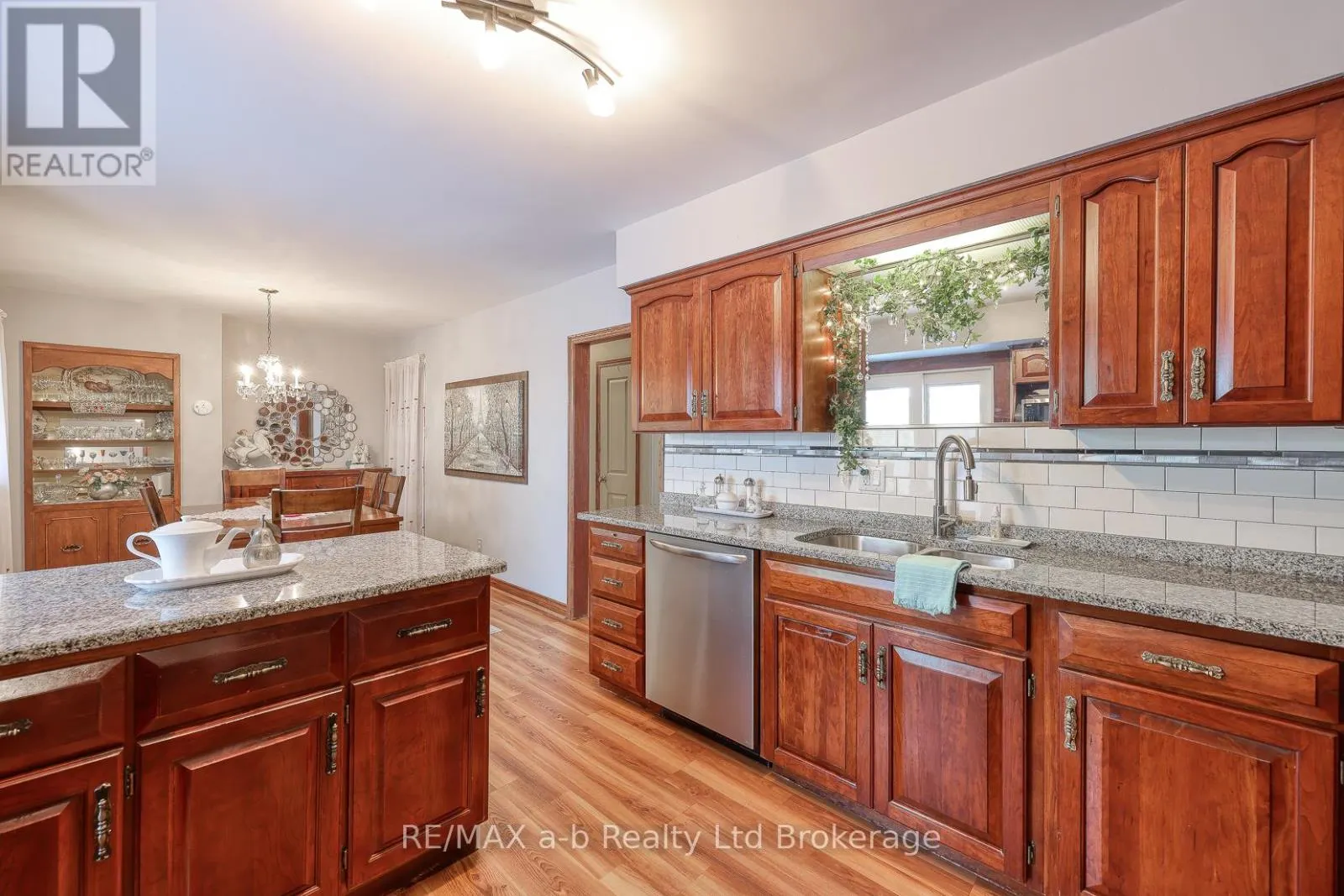 543 HIGHLAND DRIVE