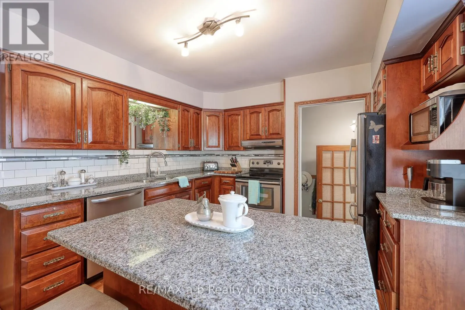 543 HIGHLAND DRIVE