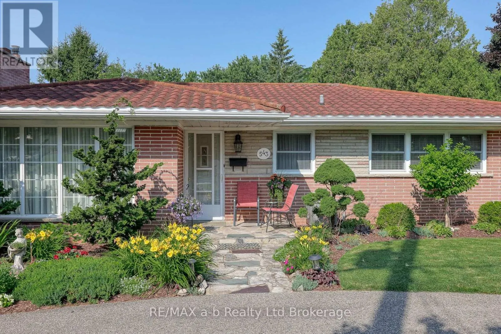 543 HIGHLAND DRIVE