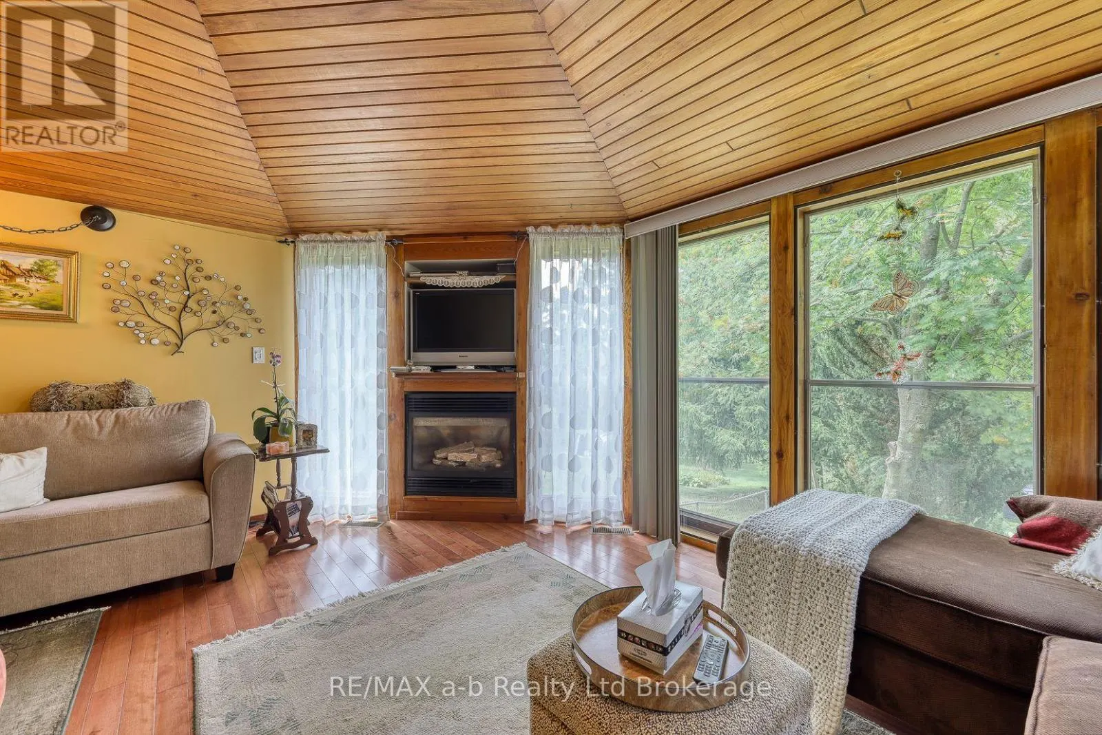 543 HIGHLAND DRIVE