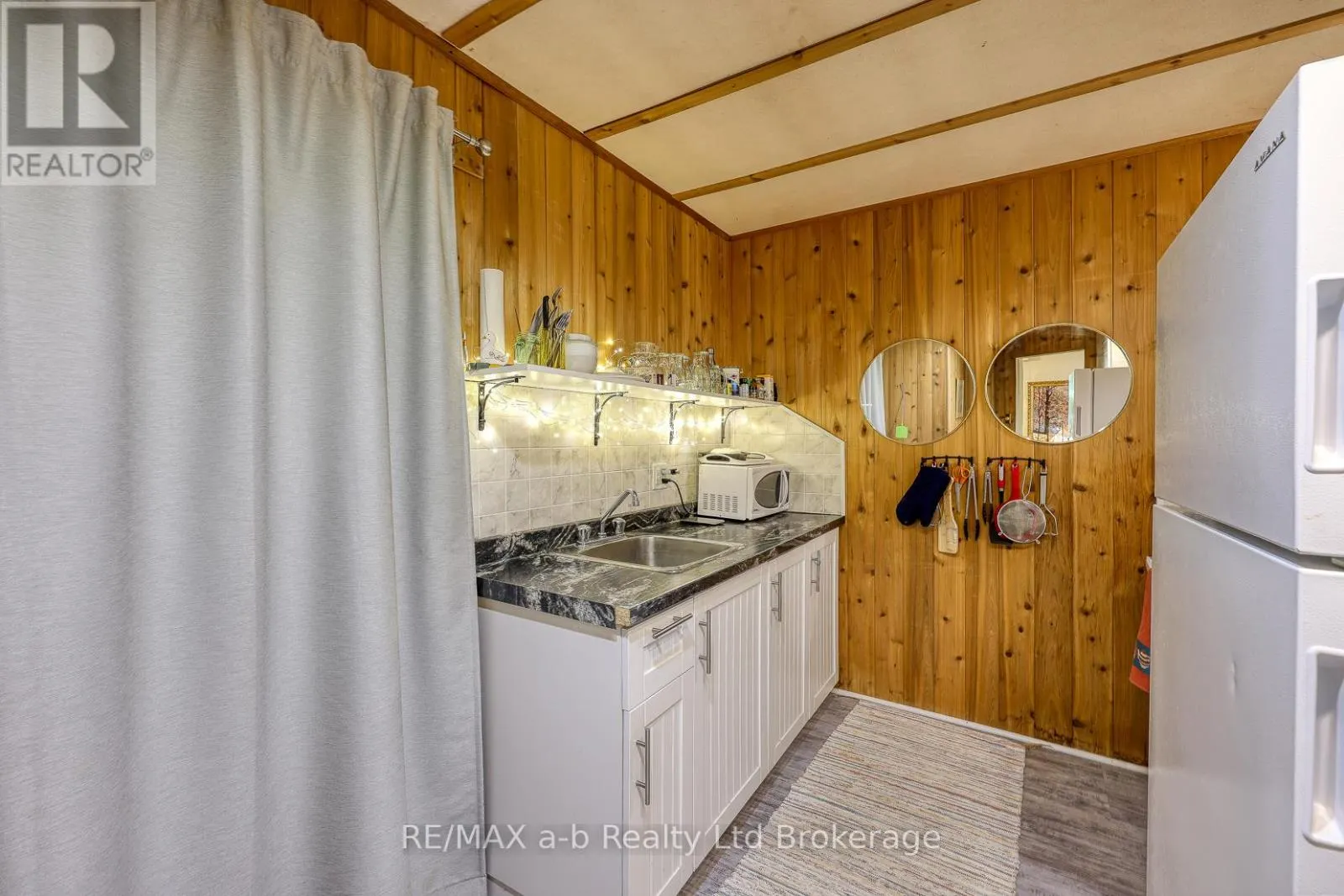 543 HIGHLAND DRIVE