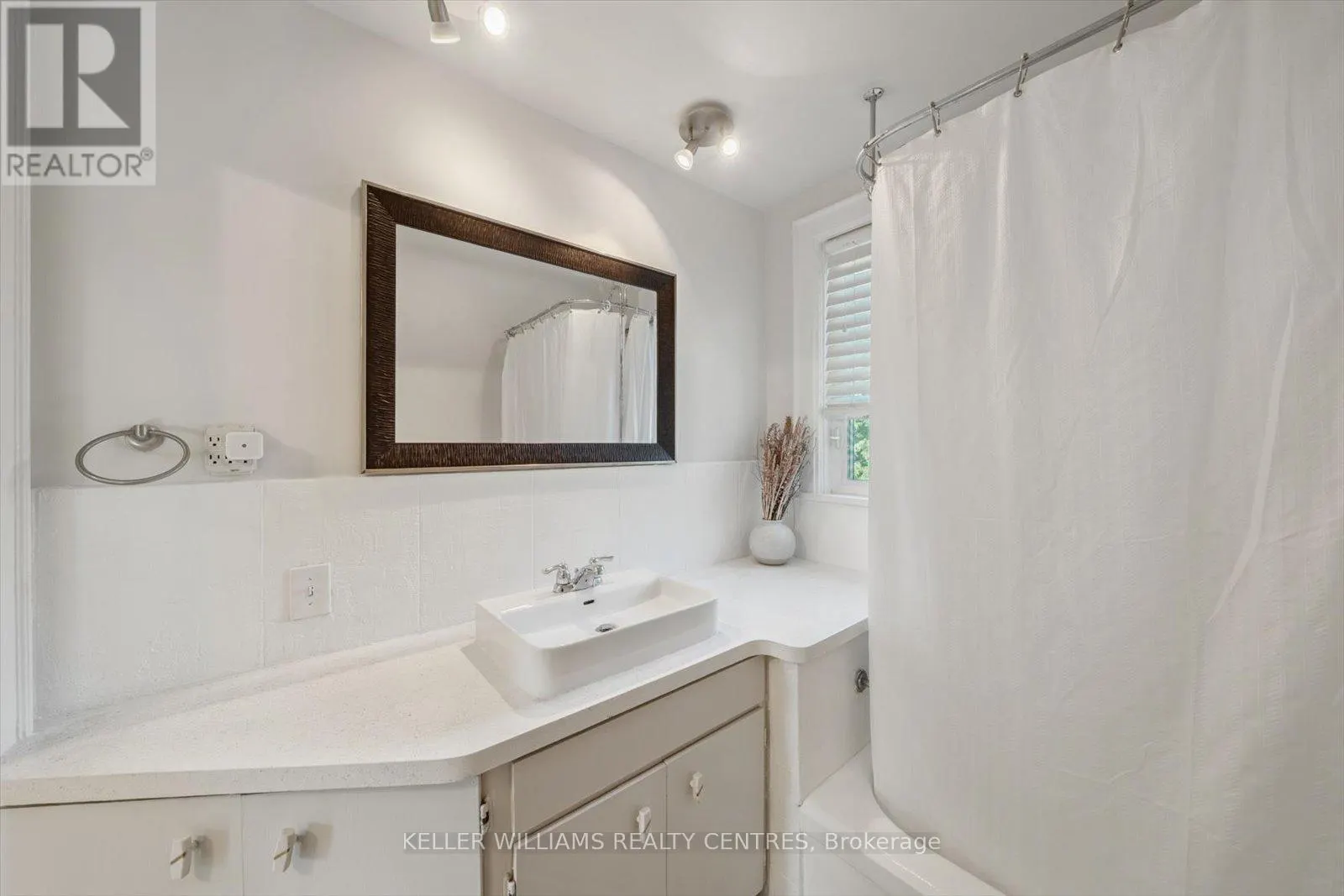 591 WOOLWICH STREET