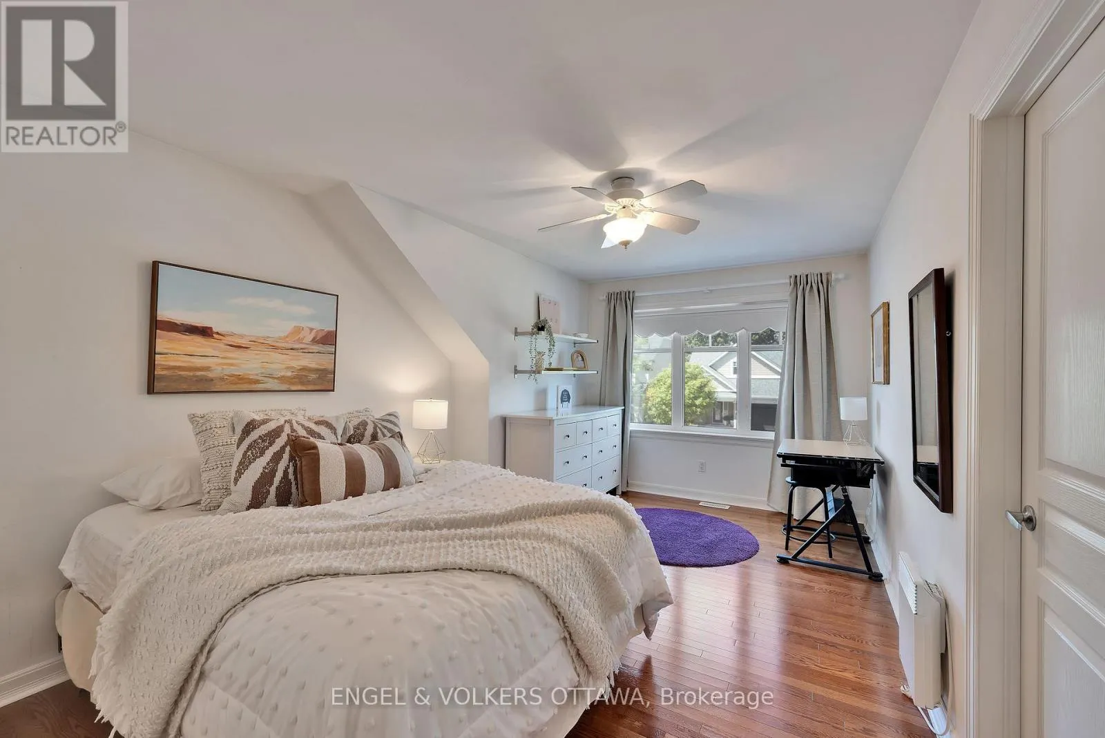 12 OAKBRIAR CRESCENT