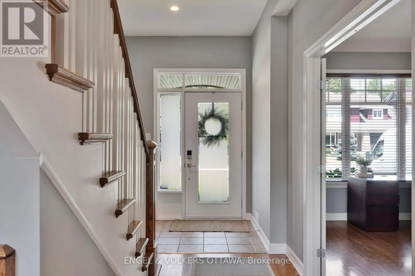 12 OAKBRIAR CRESCENT