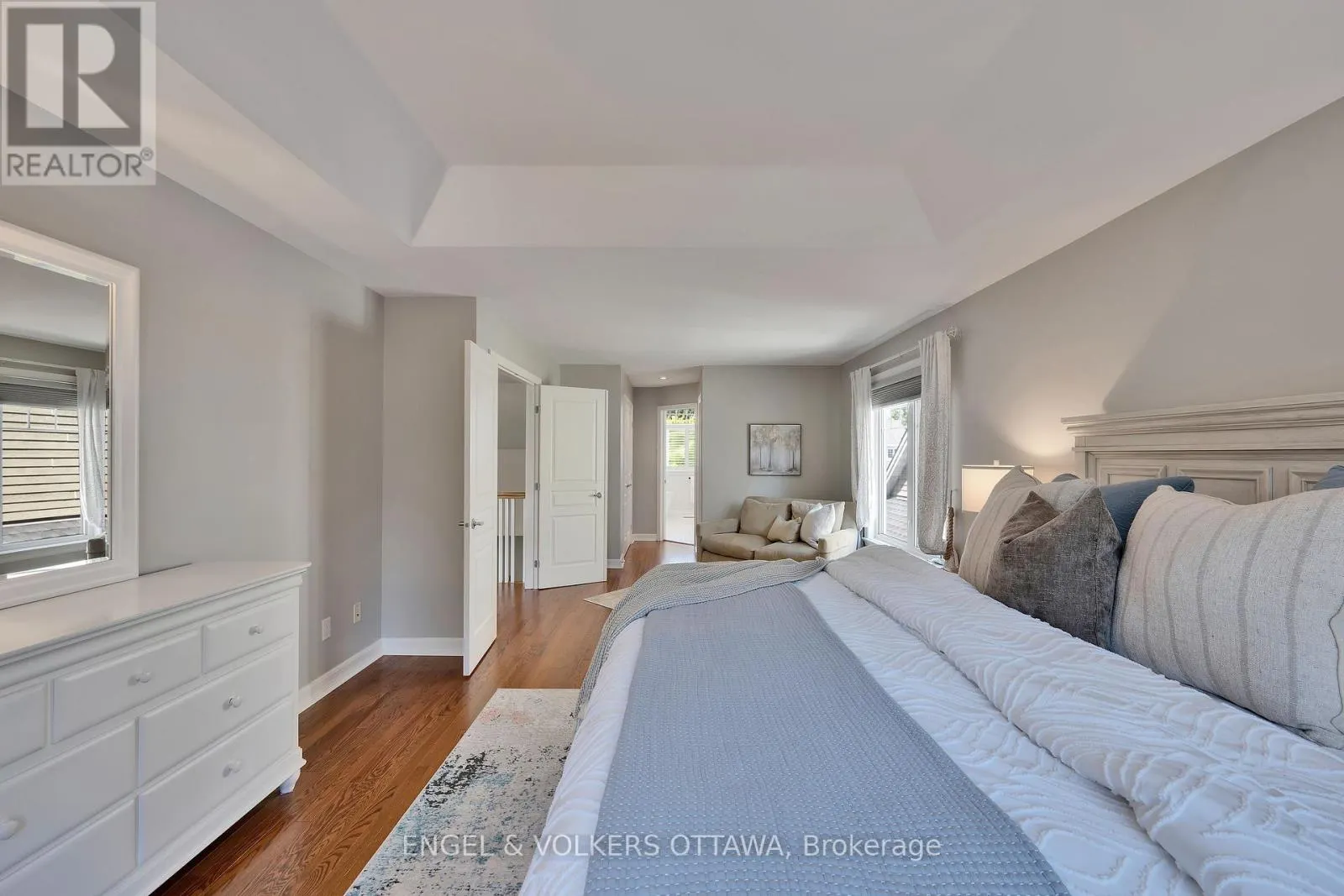 12 OAKBRIAR CRESCENT