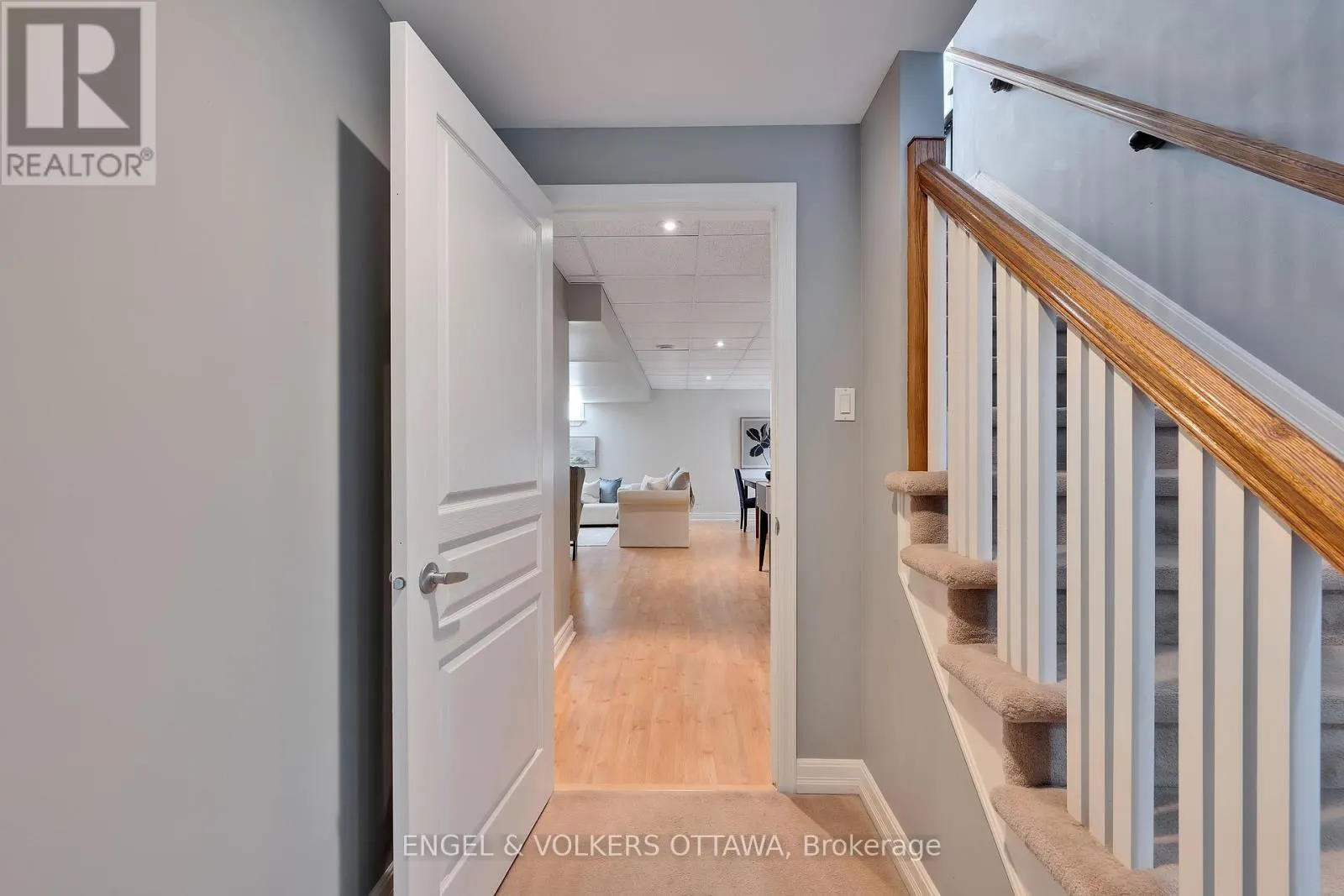 12 OAKBRIAR CRESCENT